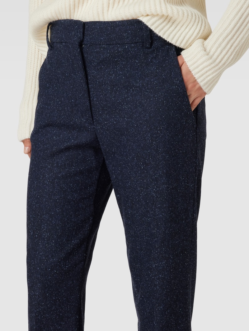 Stoffhose mit Gesäßtaschen in marineblau
