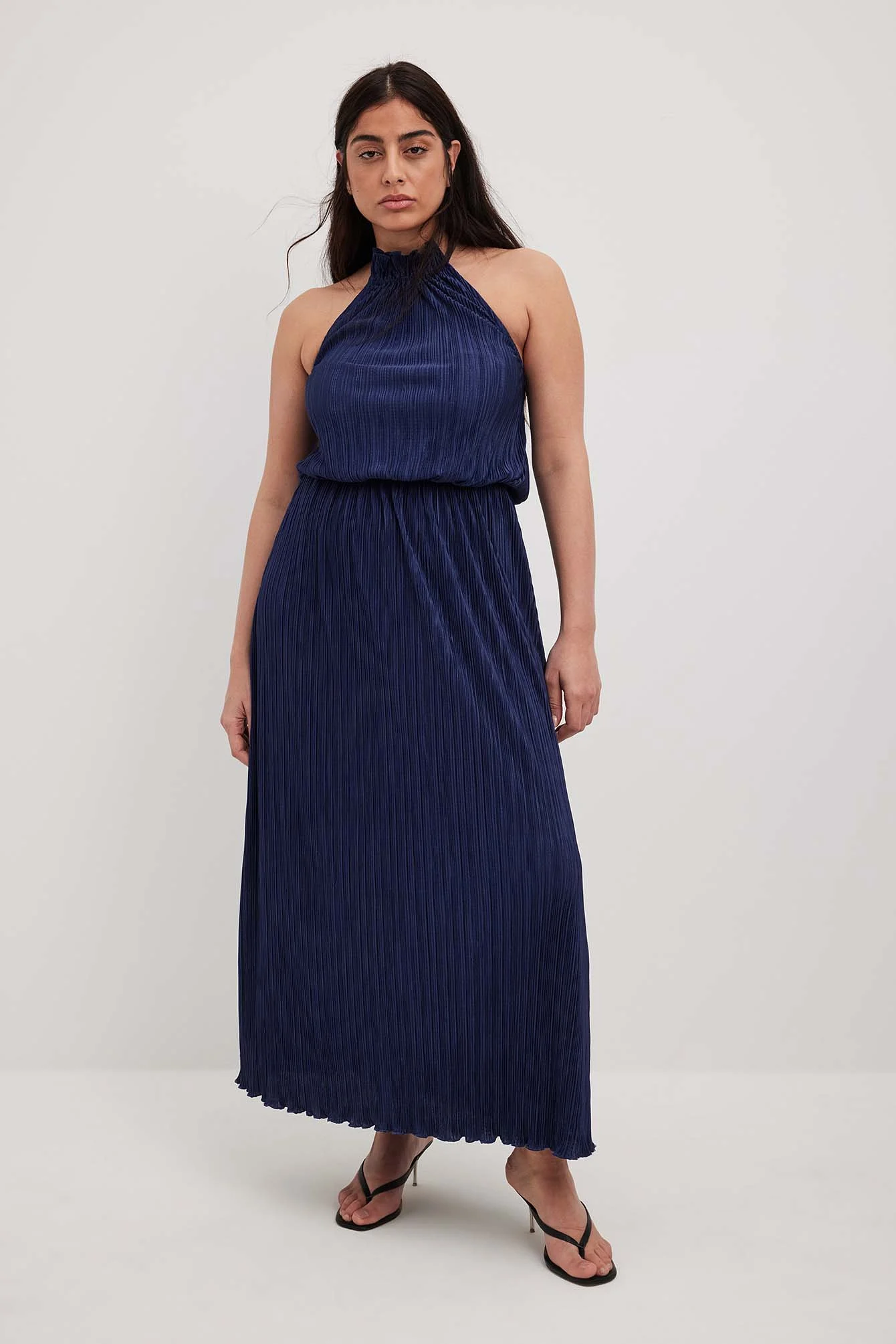 Fließendes Midikleid mit Plissees