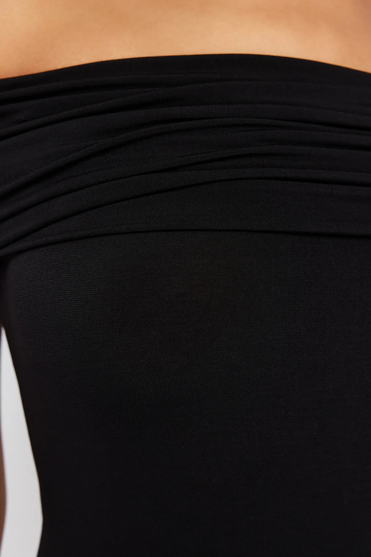 Trendyol Collection  Schwarzes, figurbetontes, gestricktes, elegantes Abendkleid TPRSS24EL00113