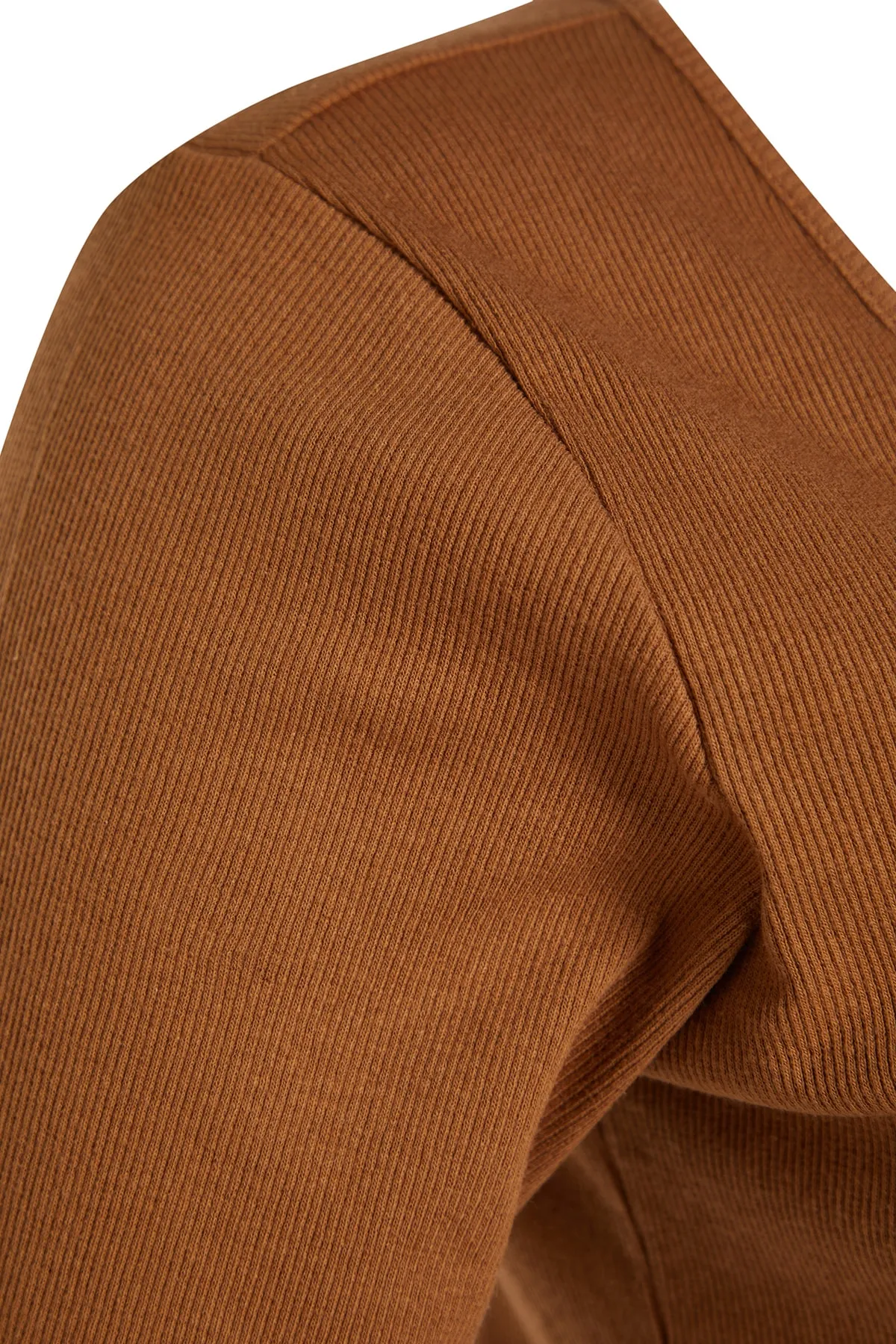 Trendyol Curve  Gefliestes Strick-T-Shirt mit quadratischem Kragen TBBSS22BF0027
