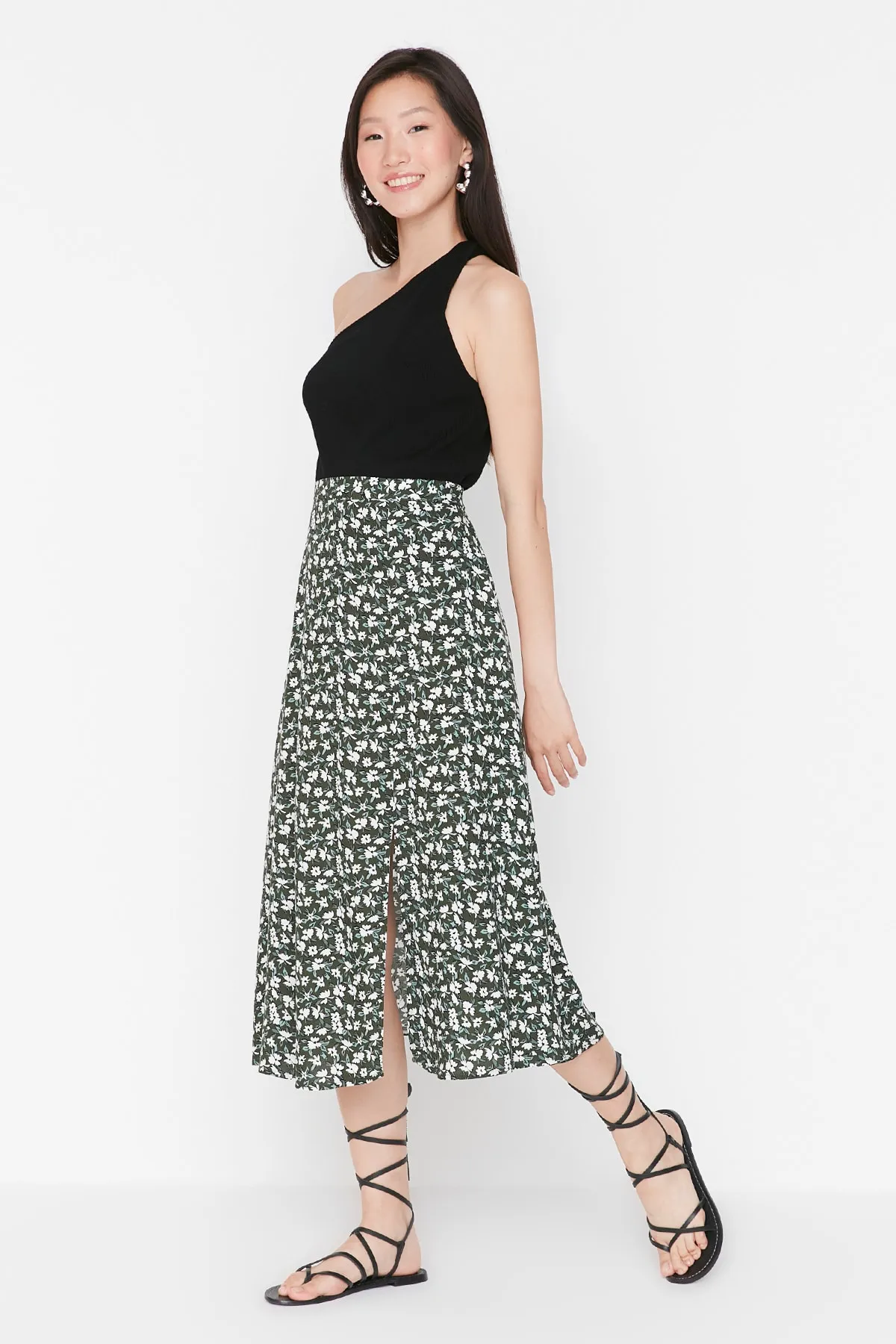 Trendyol Collection  Khakifarbener Midi-Webrock mit Schlitz und Blumenmuster aus Viskosestoff TWOSS20ET0230
