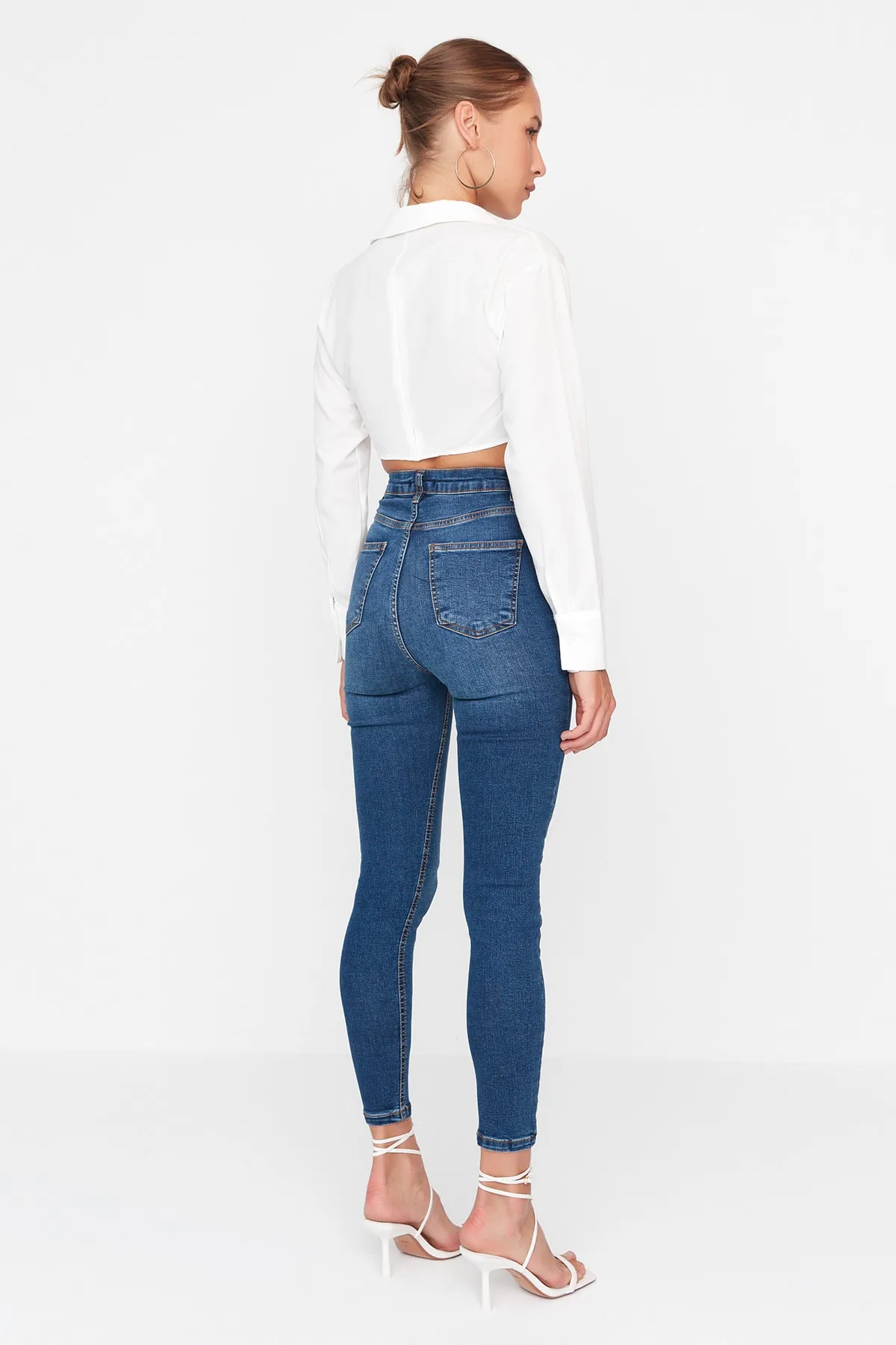 Trendyol Collection  Blaue Skinny Jeans mit hoher Taille TWOAW22JE0366
