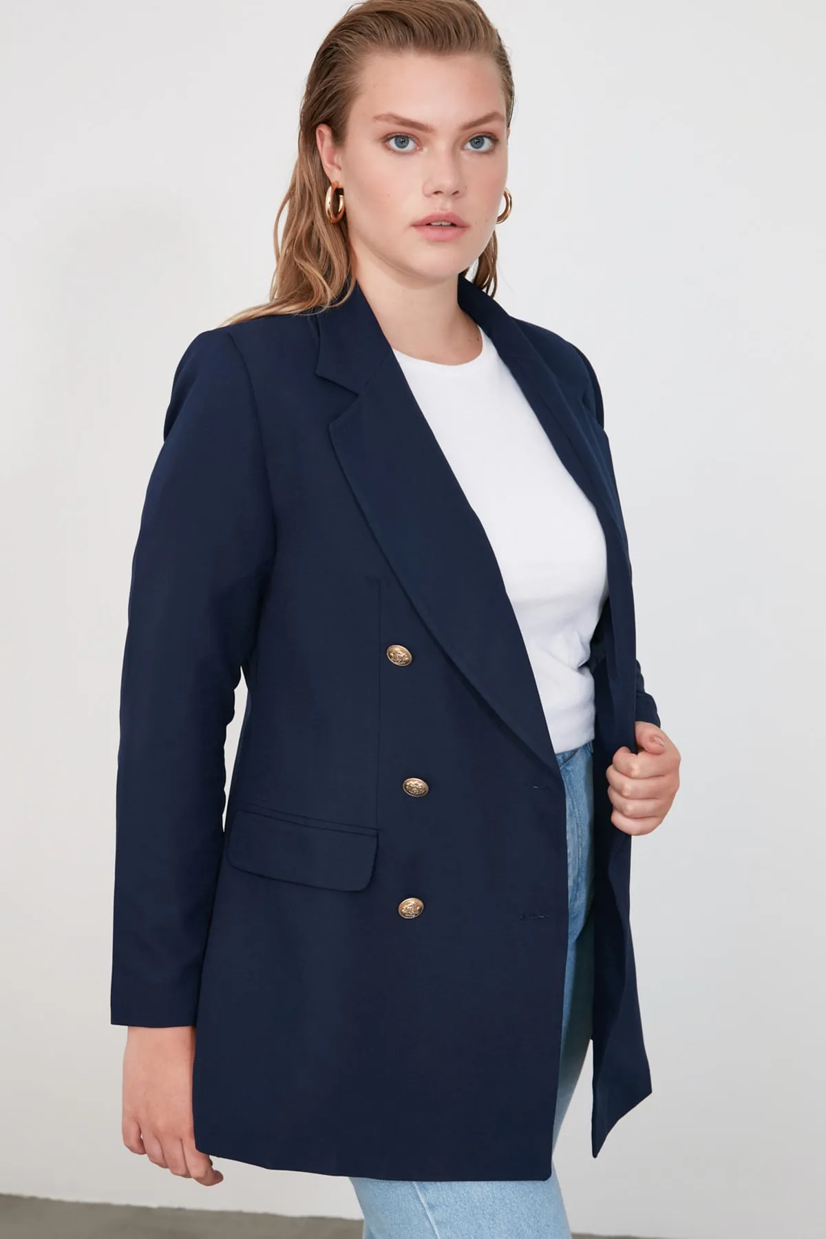 Trendyol Collection  Marineblauer, übergroßer, gefütterter, zweireihiger Blazer aus Webstoff mit Verschluss TWOSS20CE0024