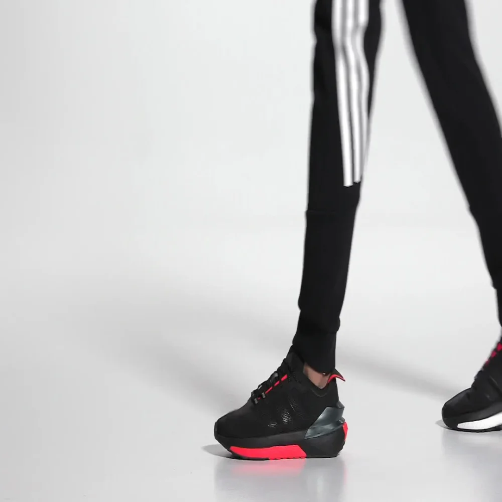 adidas Avryn HP5980 / schwarz
