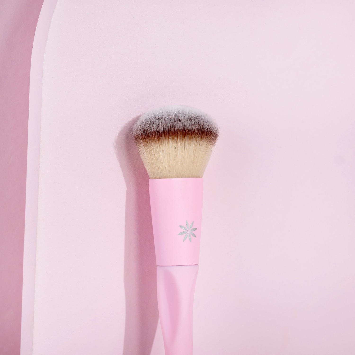 Brushworks HD Contour Brush Pink