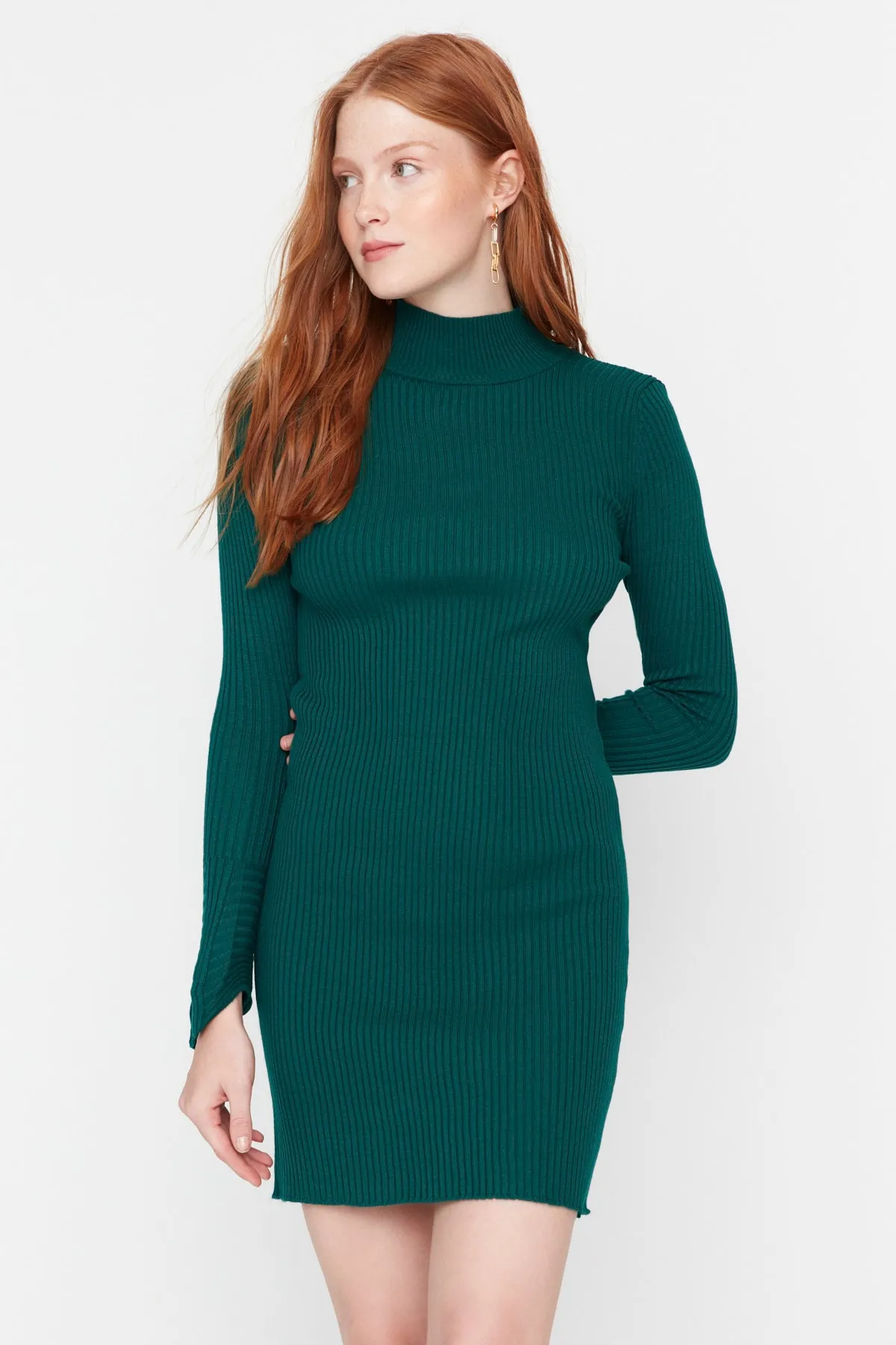 Trendyol Collection  Smaragdgrünes Smaragdgrünes, eng anliegendes Mini-Strick-Basic-Kleid TWOAW23EL01415