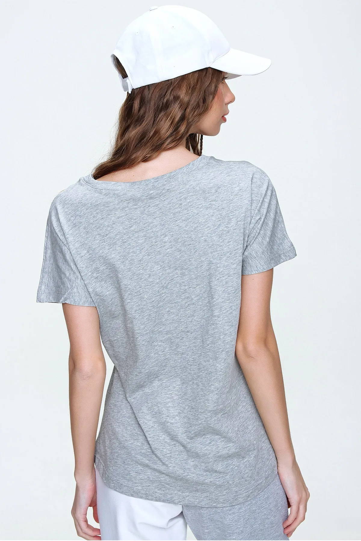 Trend Alaçatı Stili  Grimelange Basic-T-Shirt mit V-Ausschnitt für Damen ALC-1045-A