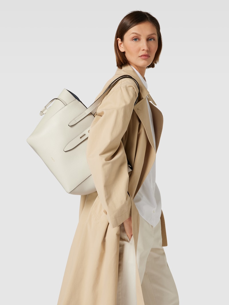 Shopper mit Label-Detail Modell 'NET' in offwhite