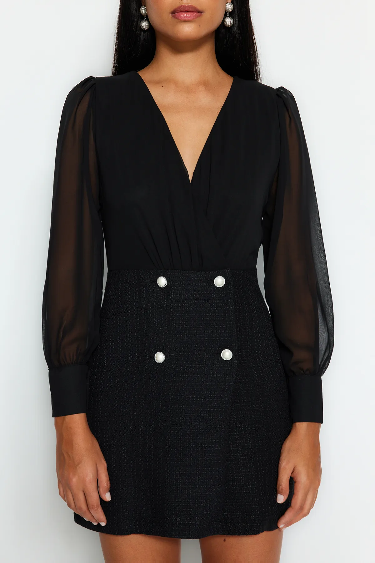 Trendyol Collection  Schwarzes Kleid aus gewebtem Tweed mit einfarbigem Muster und Knöpfen TWOAW24EL00659