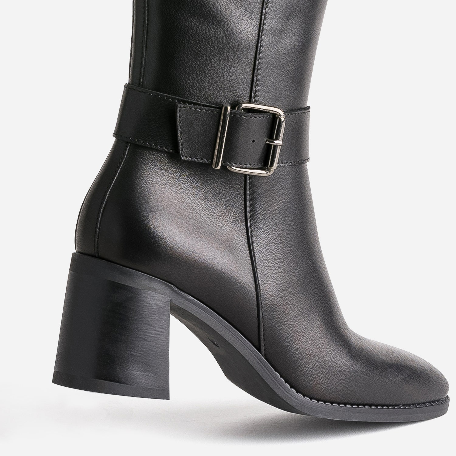 Botte noire en cuir à talon