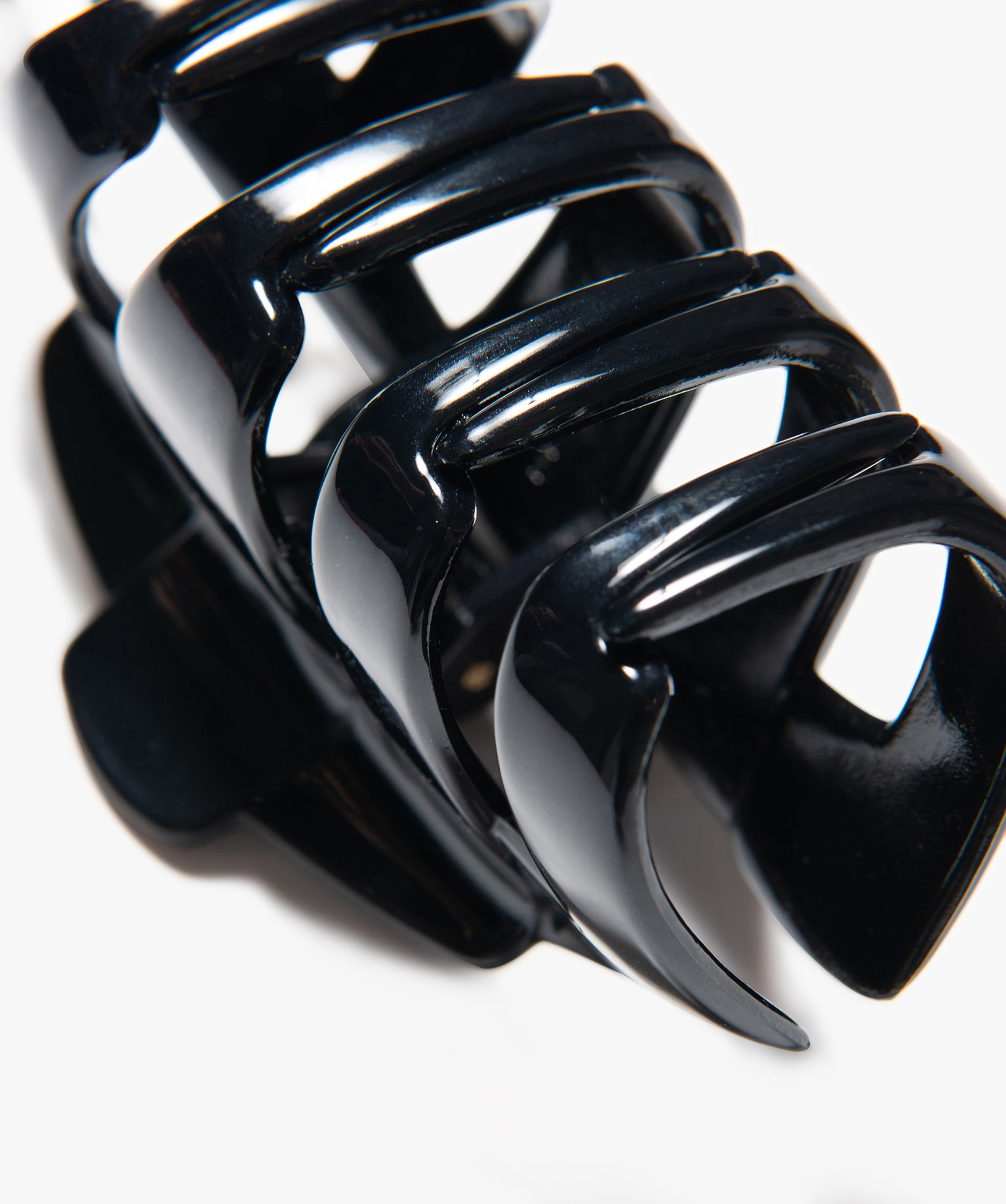 Pince crabe femme pour les cheveux design graphique noir | GEMO
