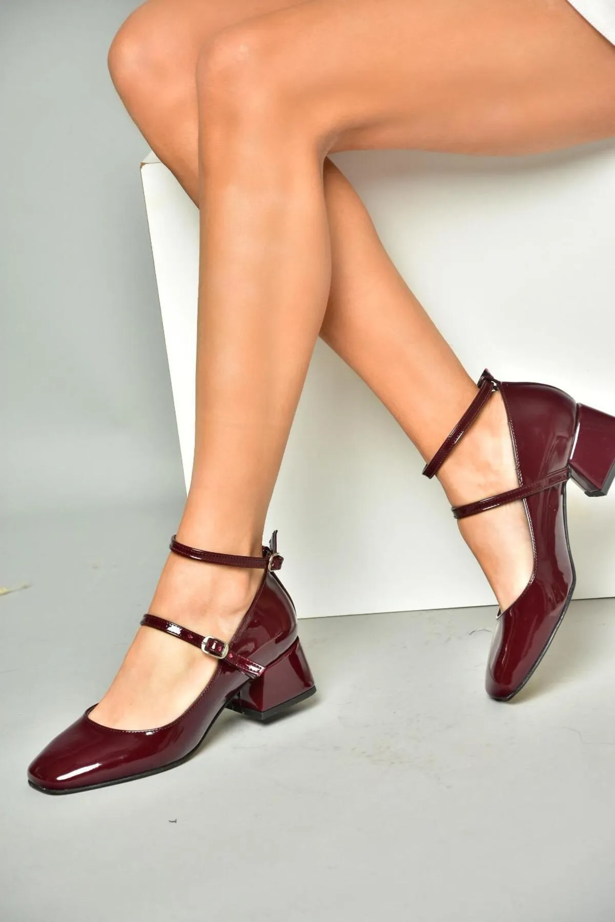 Fox Shoes  R654037208 Weinrote Damenschuhe aus Lackleder mit dickem Absatz