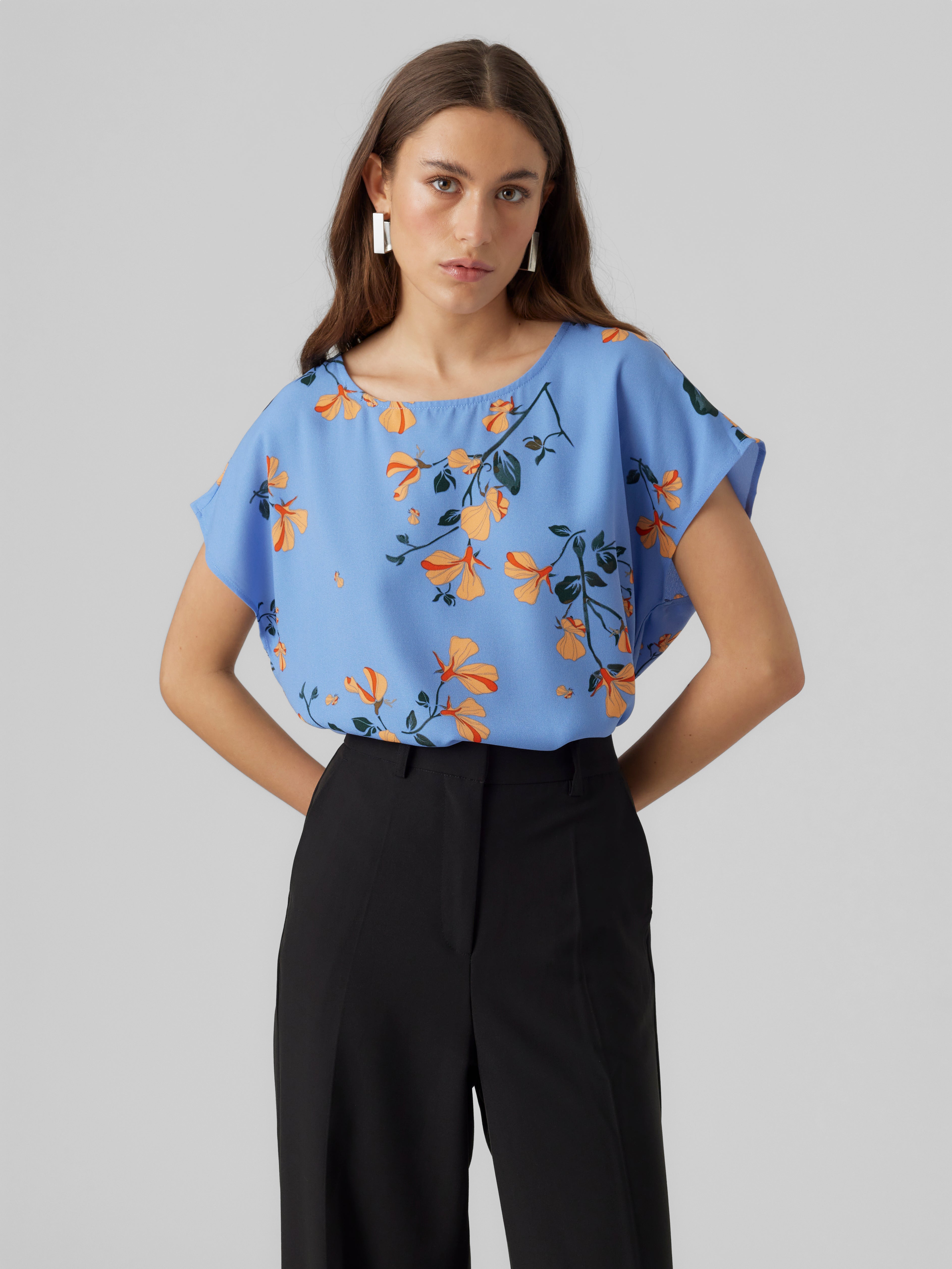 VMNEWHALLIE Top