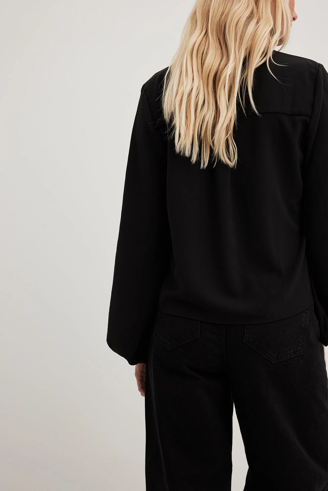 Langärmelige Bluse mit gebundenem Halsausschnitt