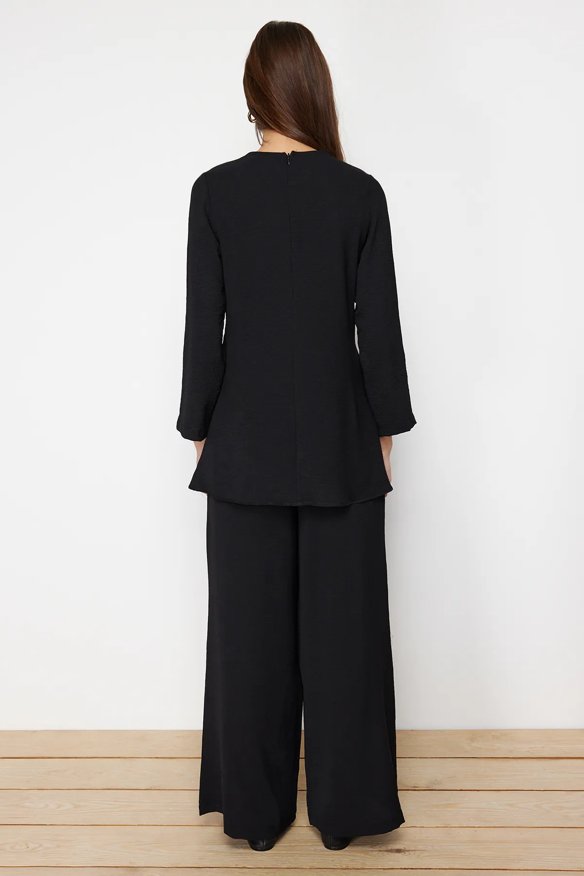 Trendyol Modest  Schwarzes Aerobin-Tunika-Set mit Kordelzug, Hose, gewebtem Unterteil und Oberteil TCTSS24US00009