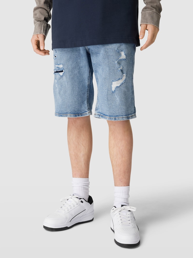 Jeansshorts im Destroyed-Look in hellblau