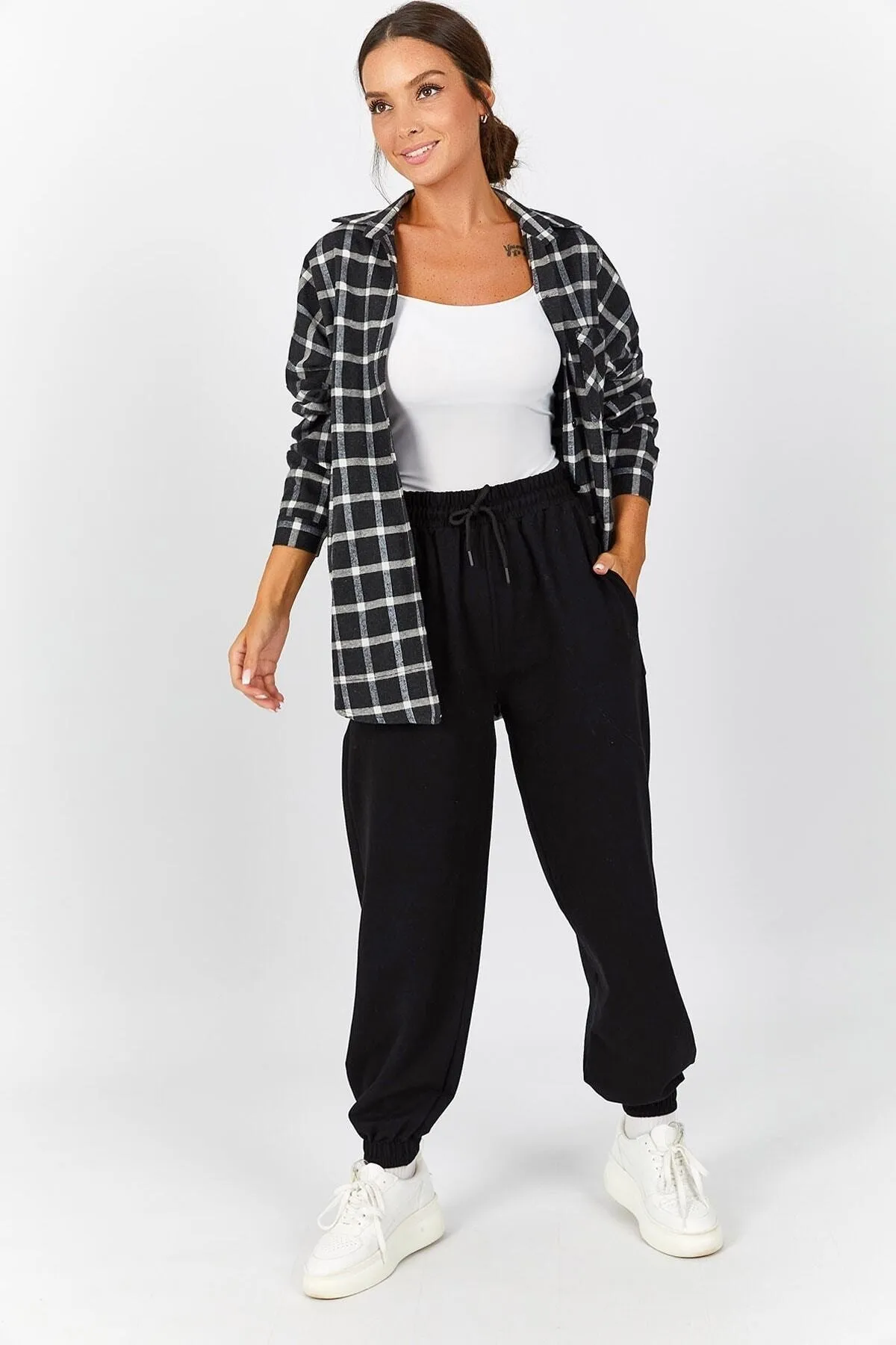 armonika  Schwarze Damen-Jogginghose mit elastischem Bund und Beintaschen Arm-22Y024062