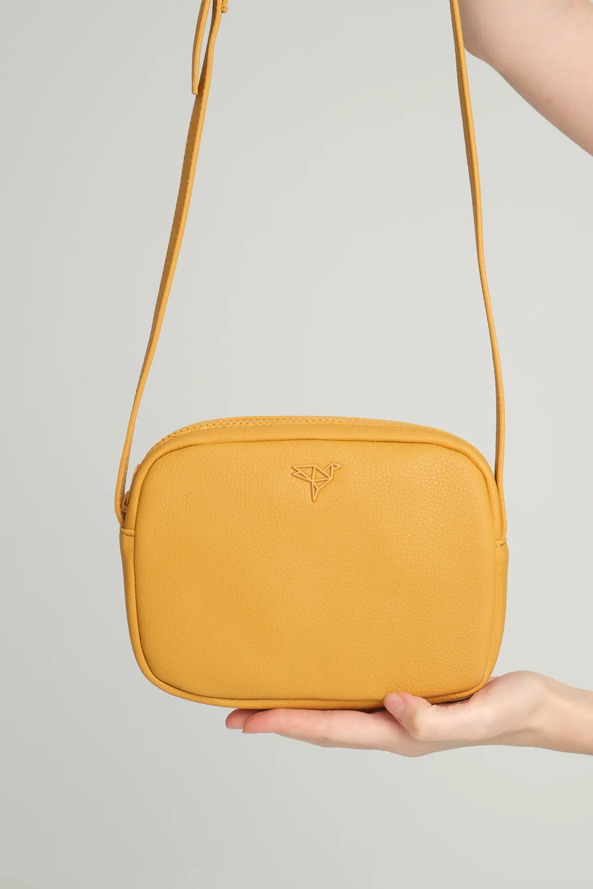 Garbalia  Liberty Senfgelbe Damen-Minitasche mit Reißverschluss, verstellbarem Schultergurt mit Kreuzgriff