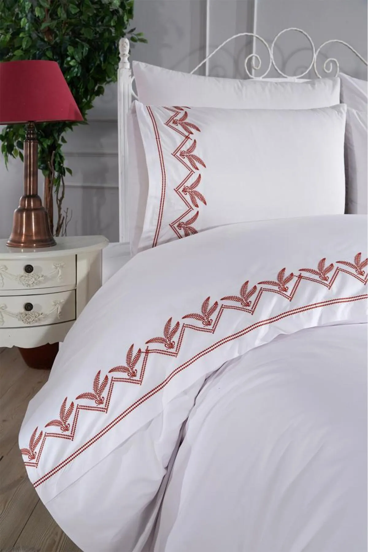 Çeyiz Diyarı  Yuliana Besticktes 6-teiliges Bettbezug-Set, Creme
