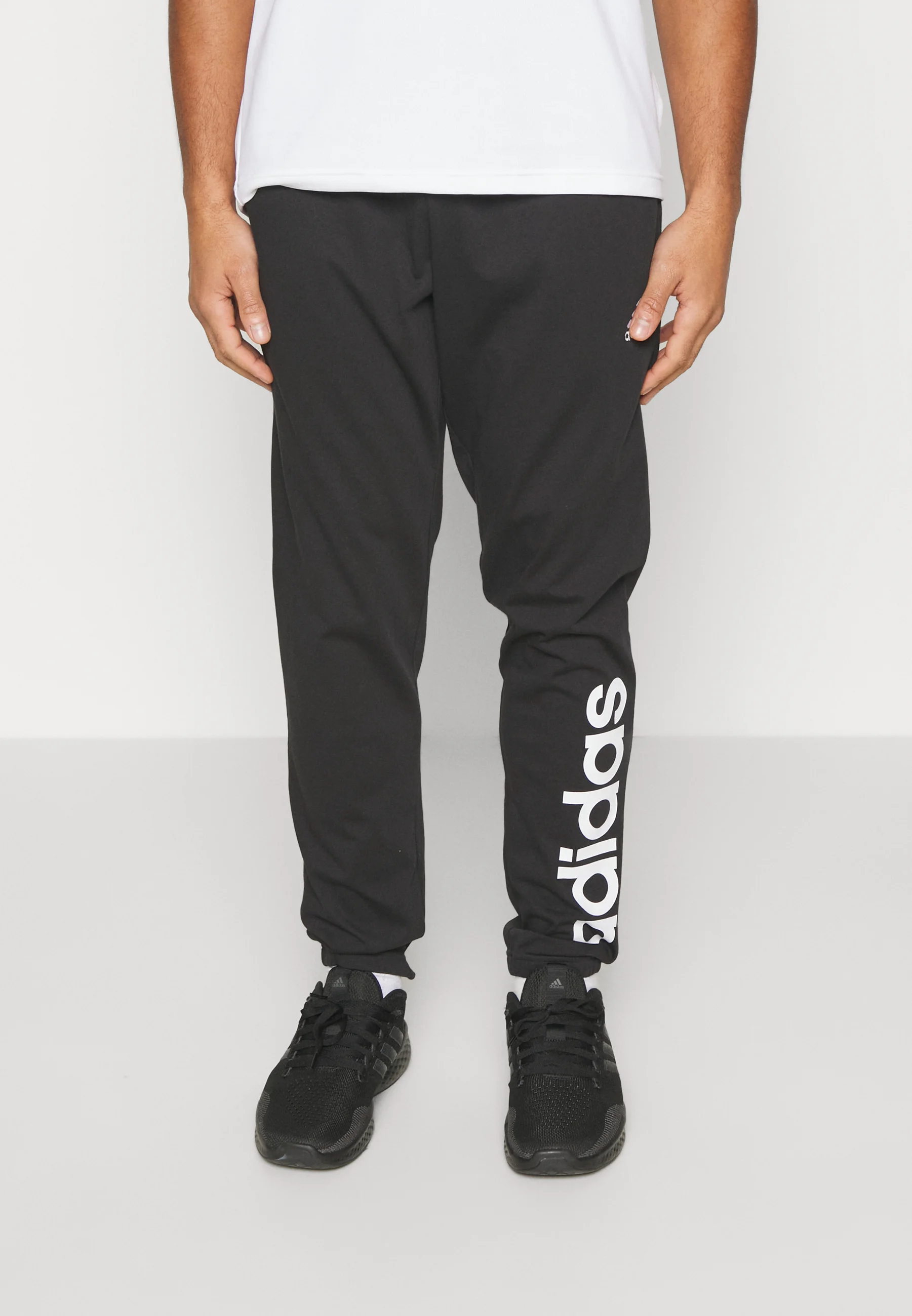 Pantalones deportivos adidas Sportswear