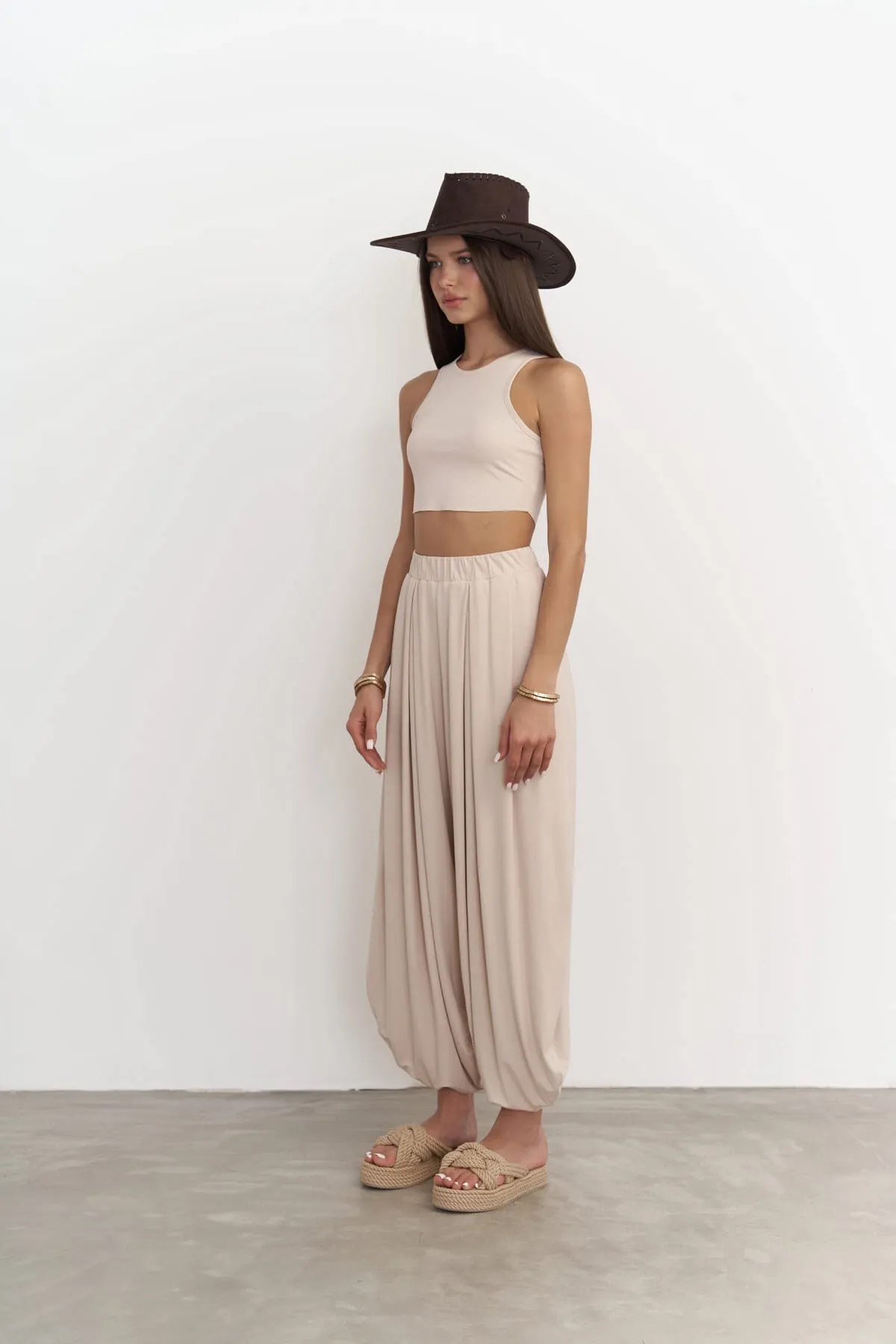 MAİ COLLECTİON  Casey Beiges Set mit verkürzter Hose