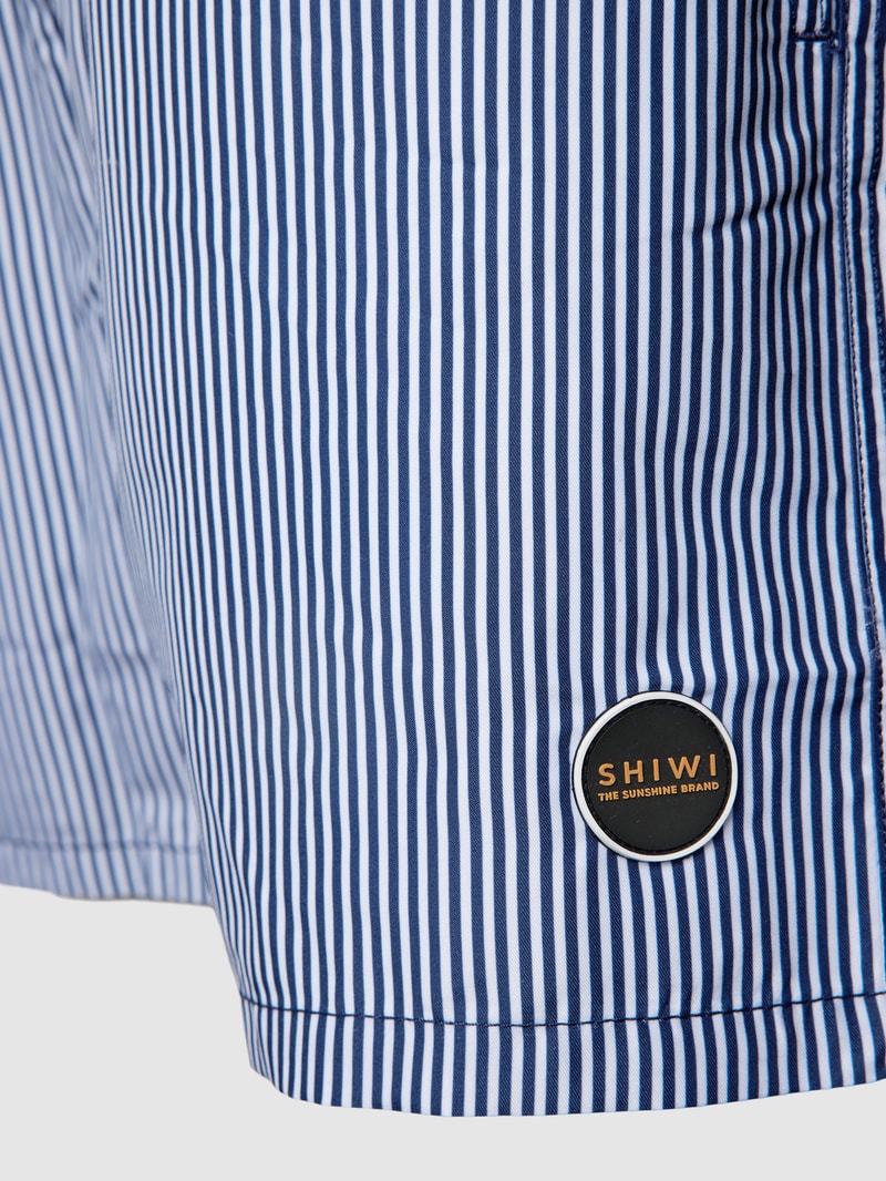 Badehose mit Streifenmuster in dunkelblau