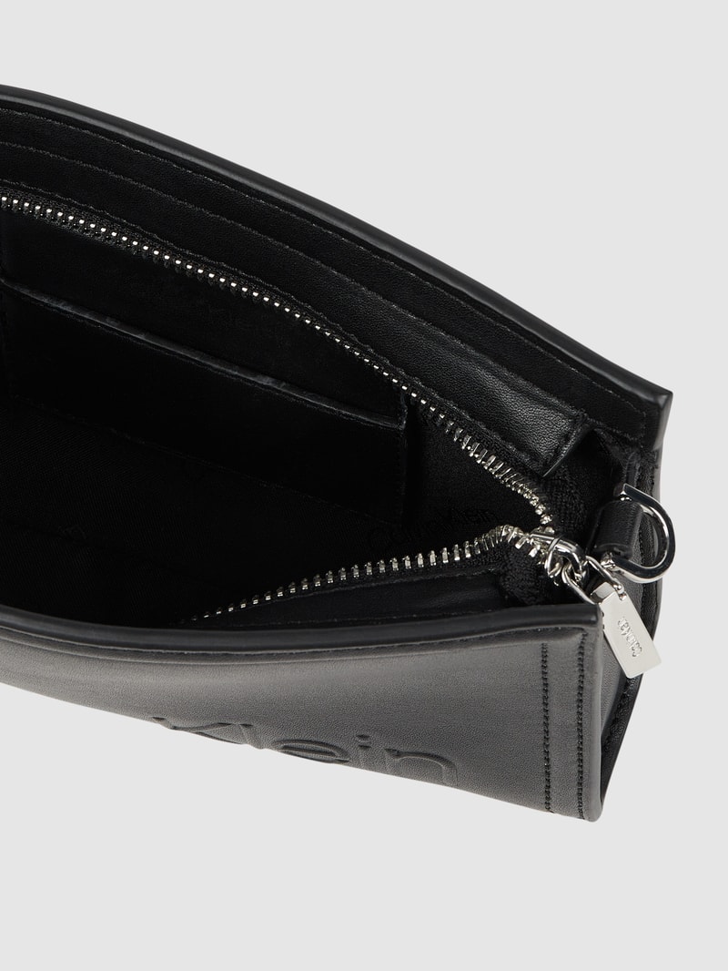Crossbody Bag in Leder-Optik in schwarz