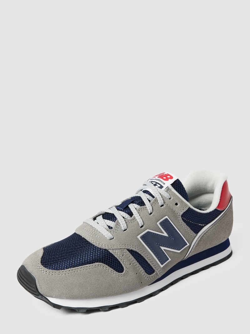 Sneaker mit Label-Details in hellgrau