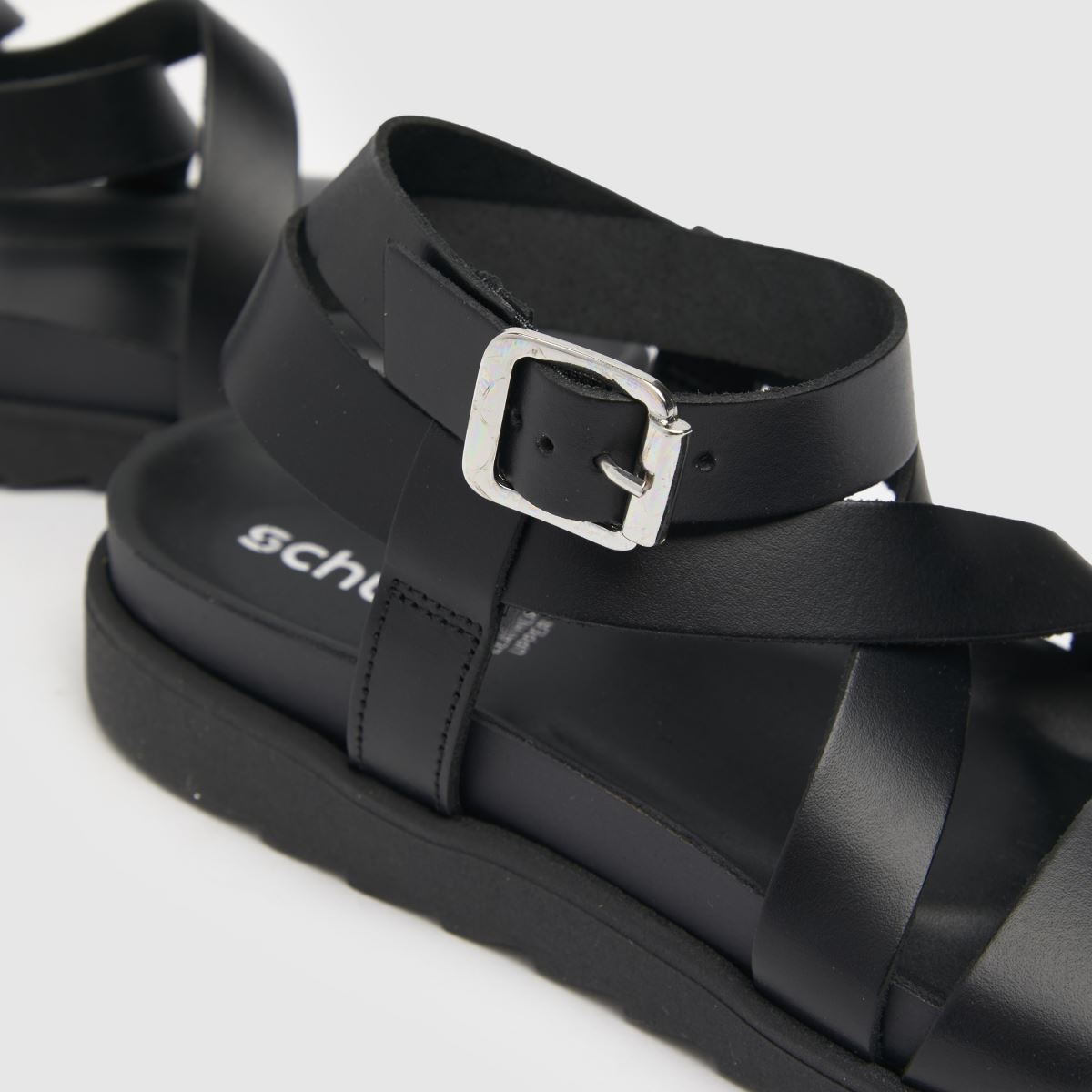 Schuh Taylor keresztpántos talpbetétes szandál fekete színben