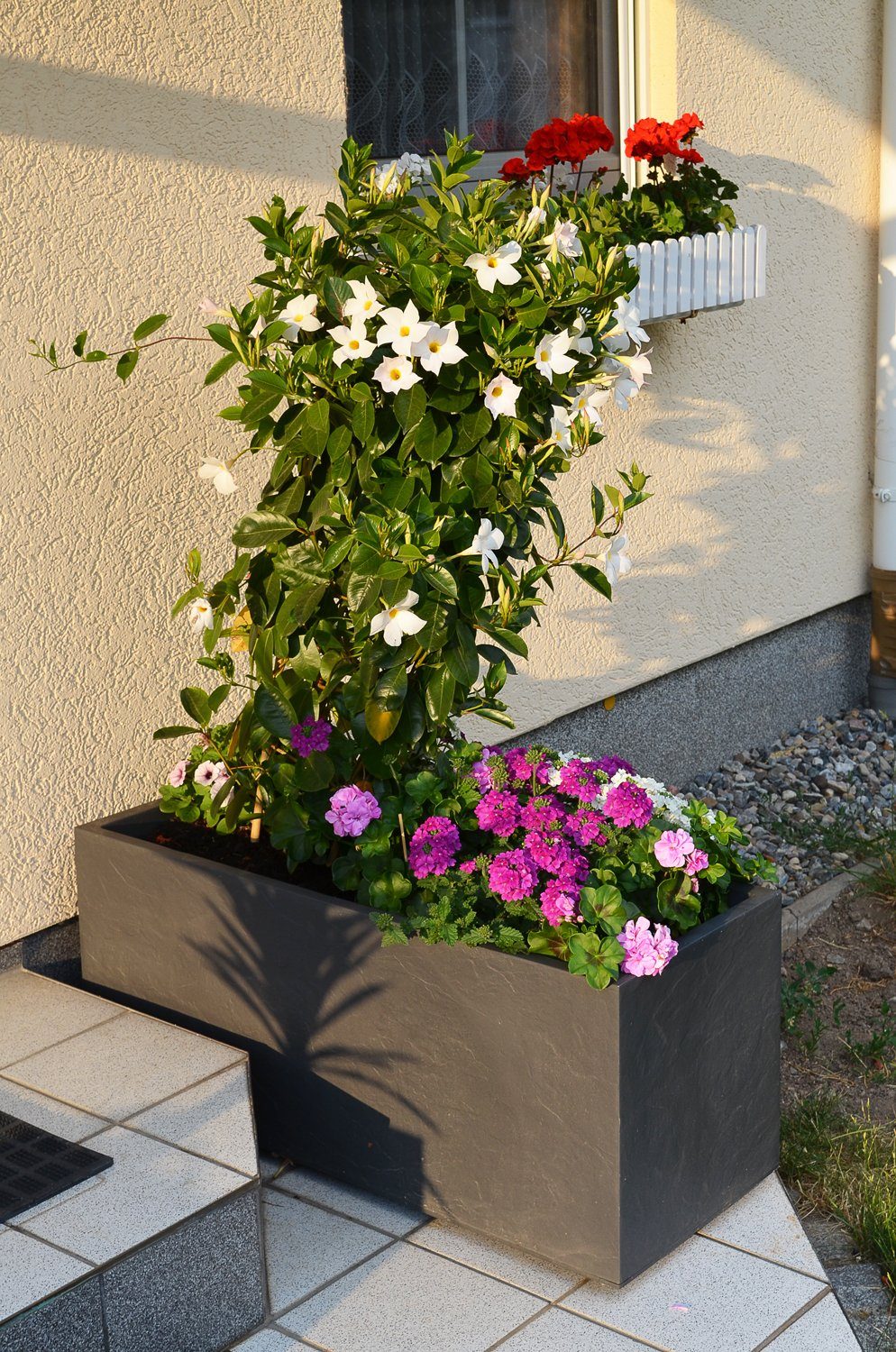 ONDIS24 Pflanzkübel Blumenkübel Blumentopf Vulkan 100cm Vulkan/Basalt Optik, mit Wasserspeicher Pflanzenkasten winterfest, 100 x 40 x 43,5 (H) cm