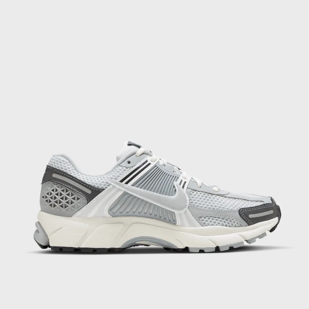 Nike Zoom Vomero 5 FD9919-001 / grau