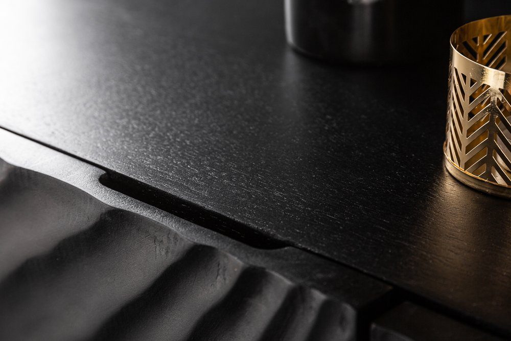 riess-ambiente Sideboard SCORPION 140cm schwarz / gold, Massivholz · Metall · Kommode · 3D Schnitzereien · Wohnzimmer