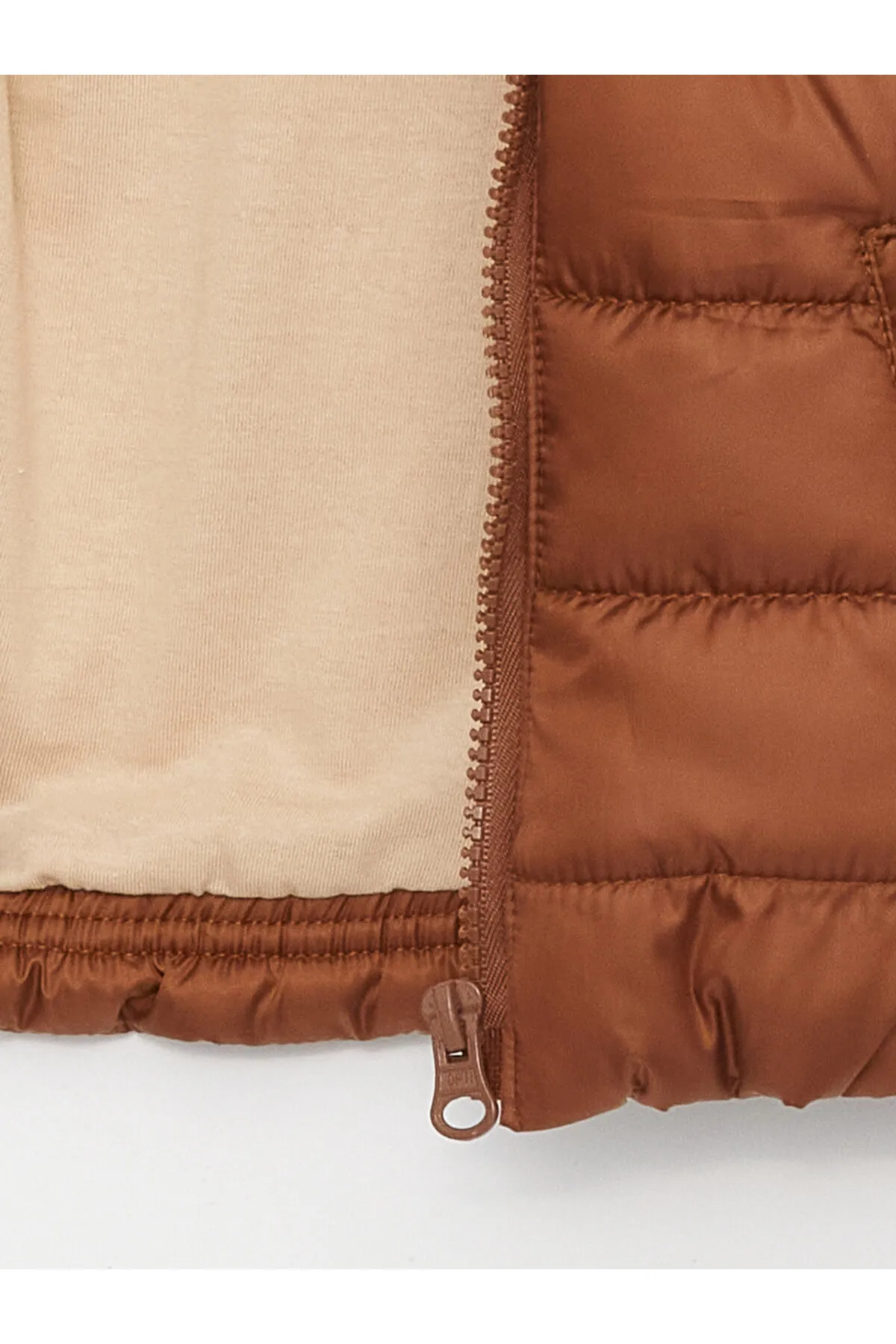 LC Waikiki  Puffermantel für Babys mit Kapuze