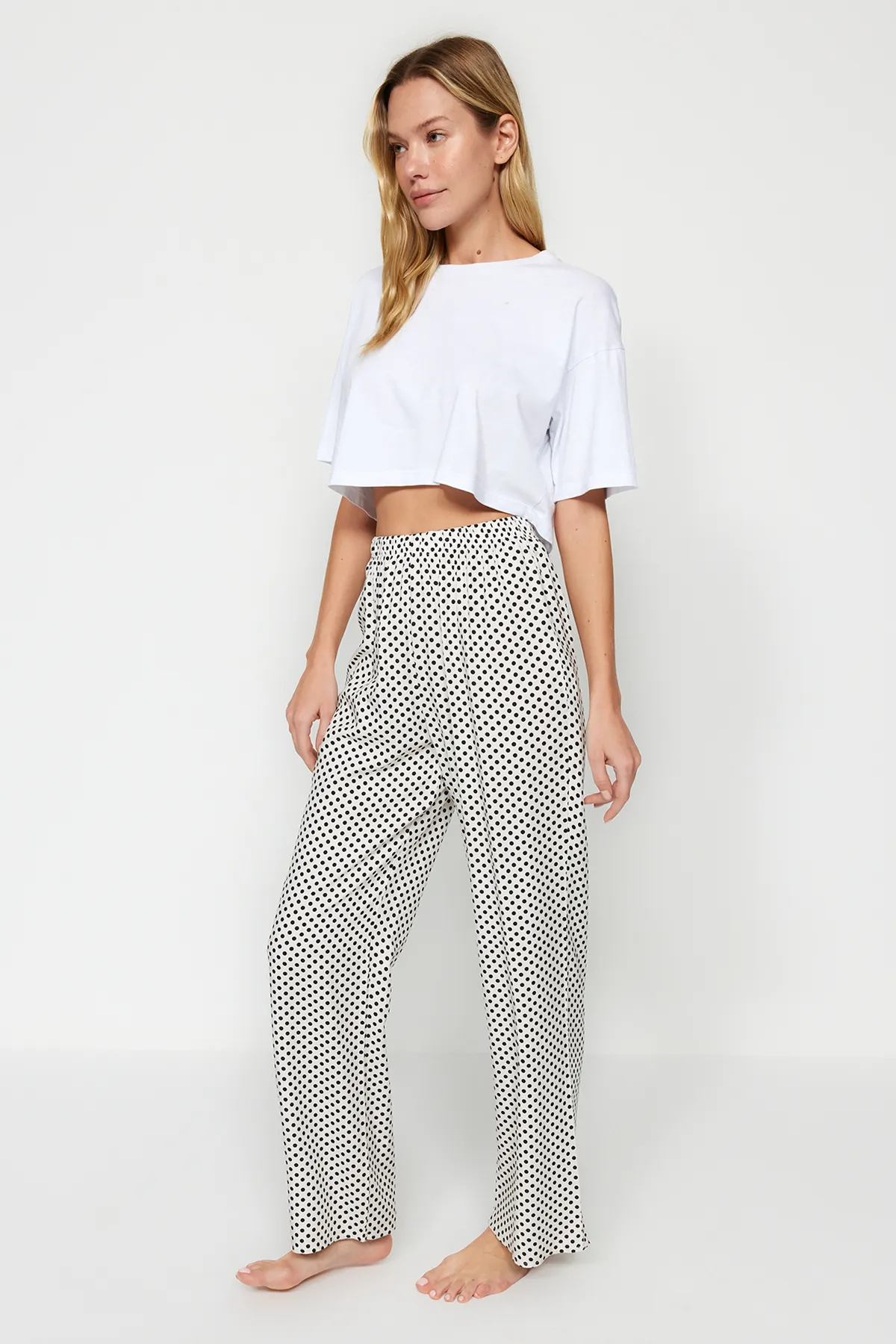 Trendyol Collection  2er-Pack Pyjamahosen aus gewebter Viskose mit Polka-Dot-Muster THMAW24PJ00009