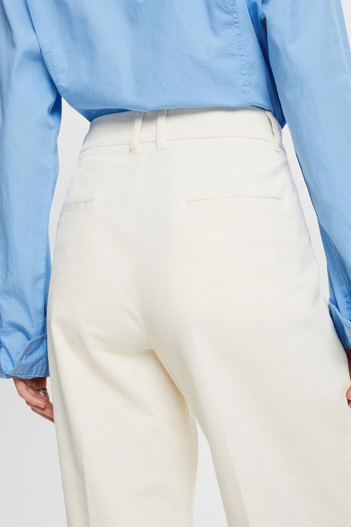 Cordhose mit weiter Passform und mittlerer Bundhöhe
