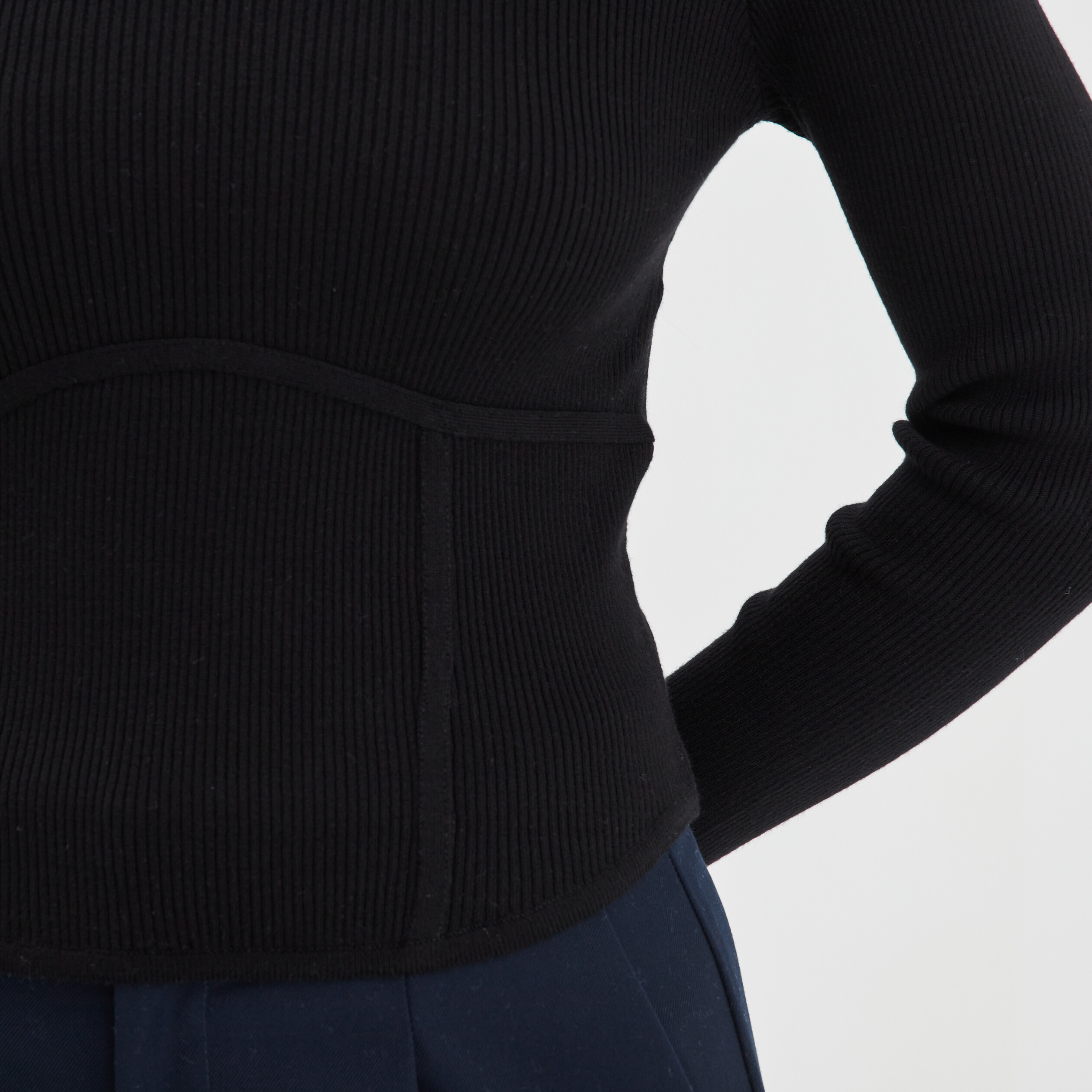 Pull esprit corset court Liberto noir femme | La Halle