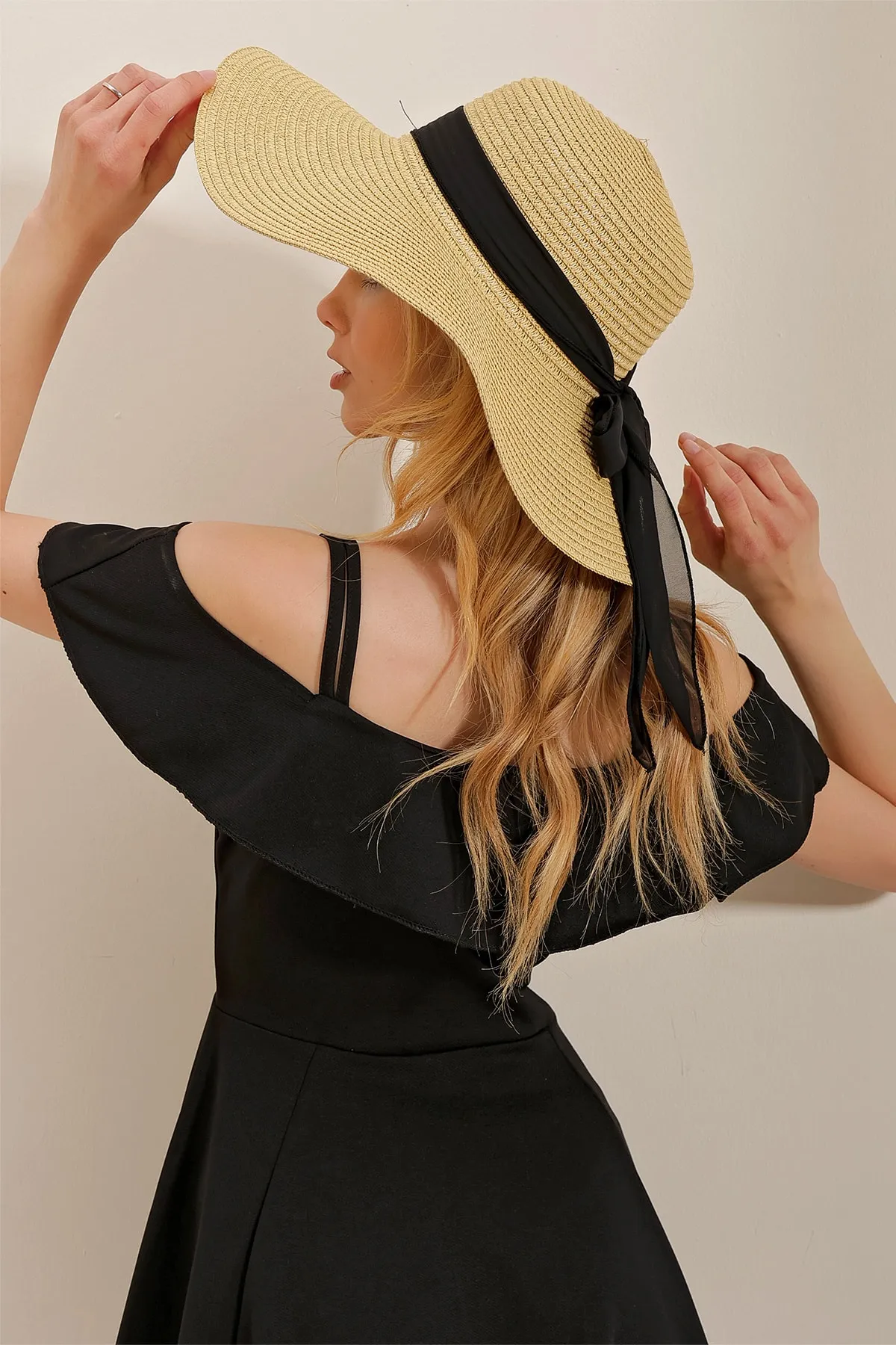 Trend Alaçatı Stili  Breiter Strohhut mit Schleife für Damen in Beige ALC-X10184