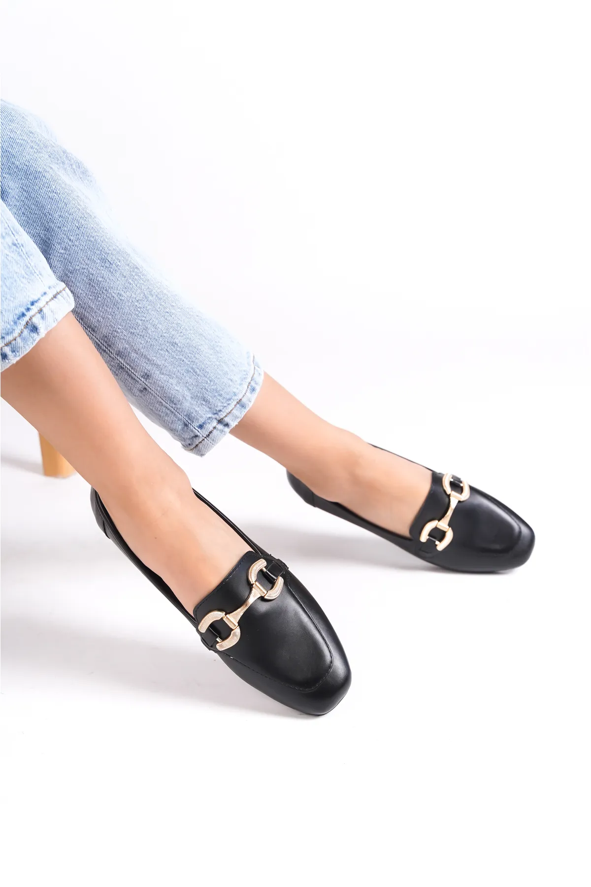 Capone Outfitters  Damen-Loafer mit Schnallenzubehör vorne