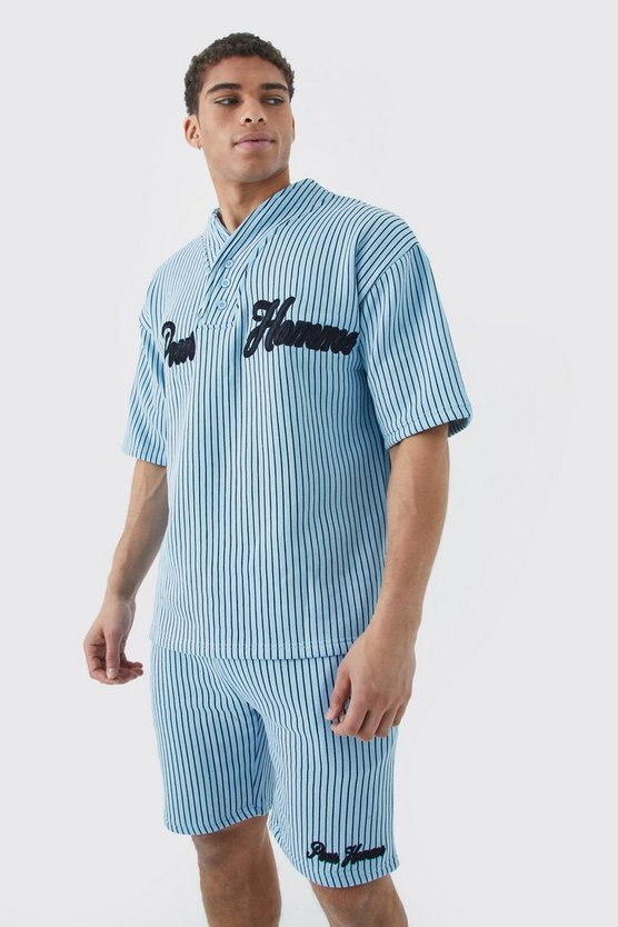 Oversize Baseball-Poloshirt und Shorts mit Nadelstreifen