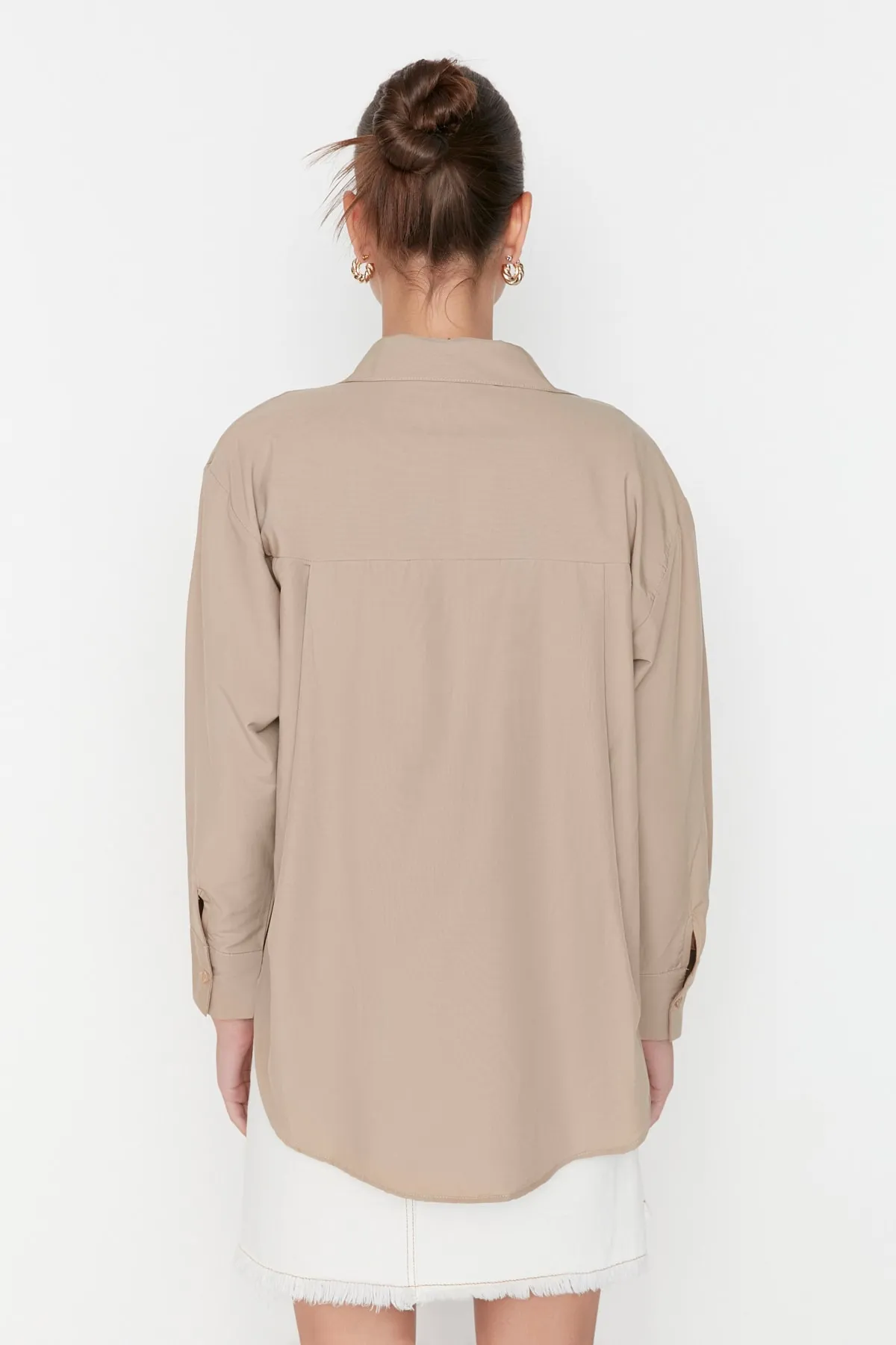 Trendyol Collection  Nerzfarbenes Boyfriend-Hemd mit weitem Schnitt und gewebter Baumwolle TWOAW20GO0115