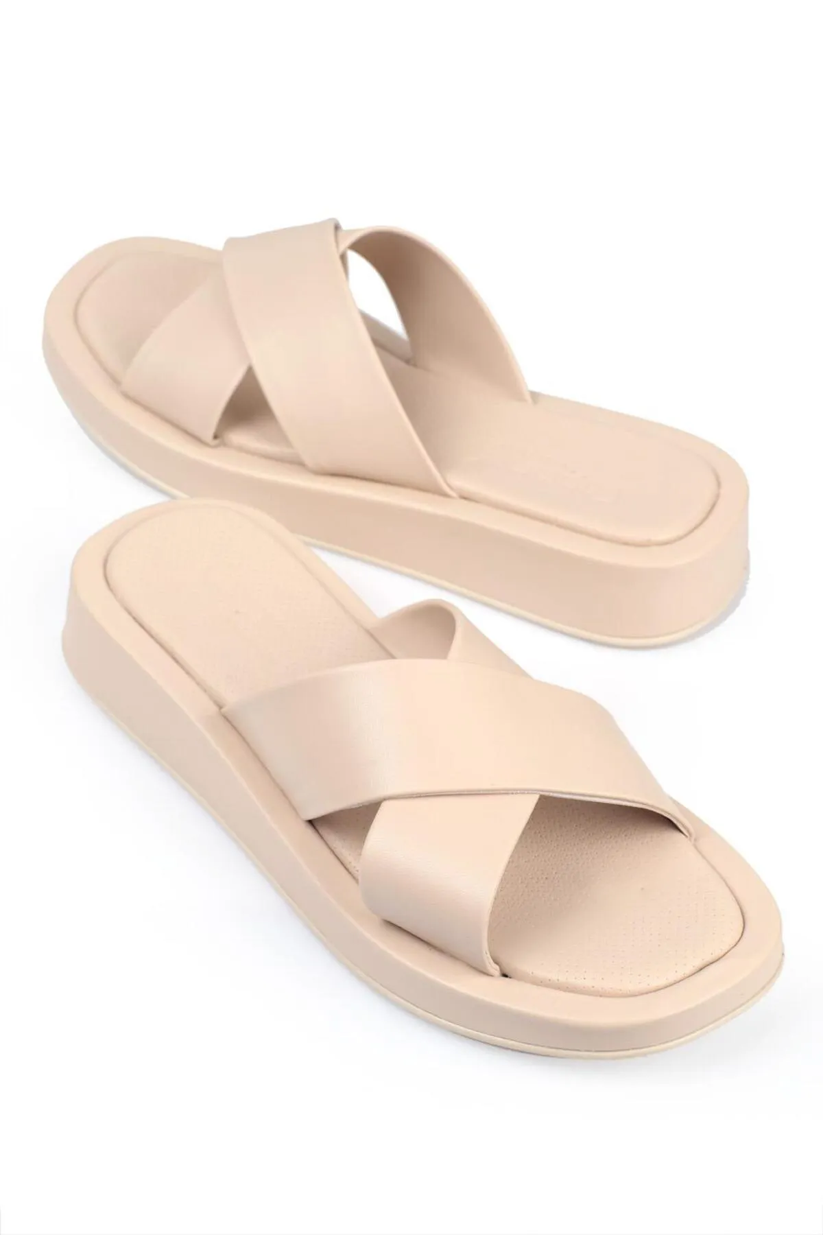 Capone Outfitters  Capone Damen-Hausschuhe mit Kreuzriemen in Beige
