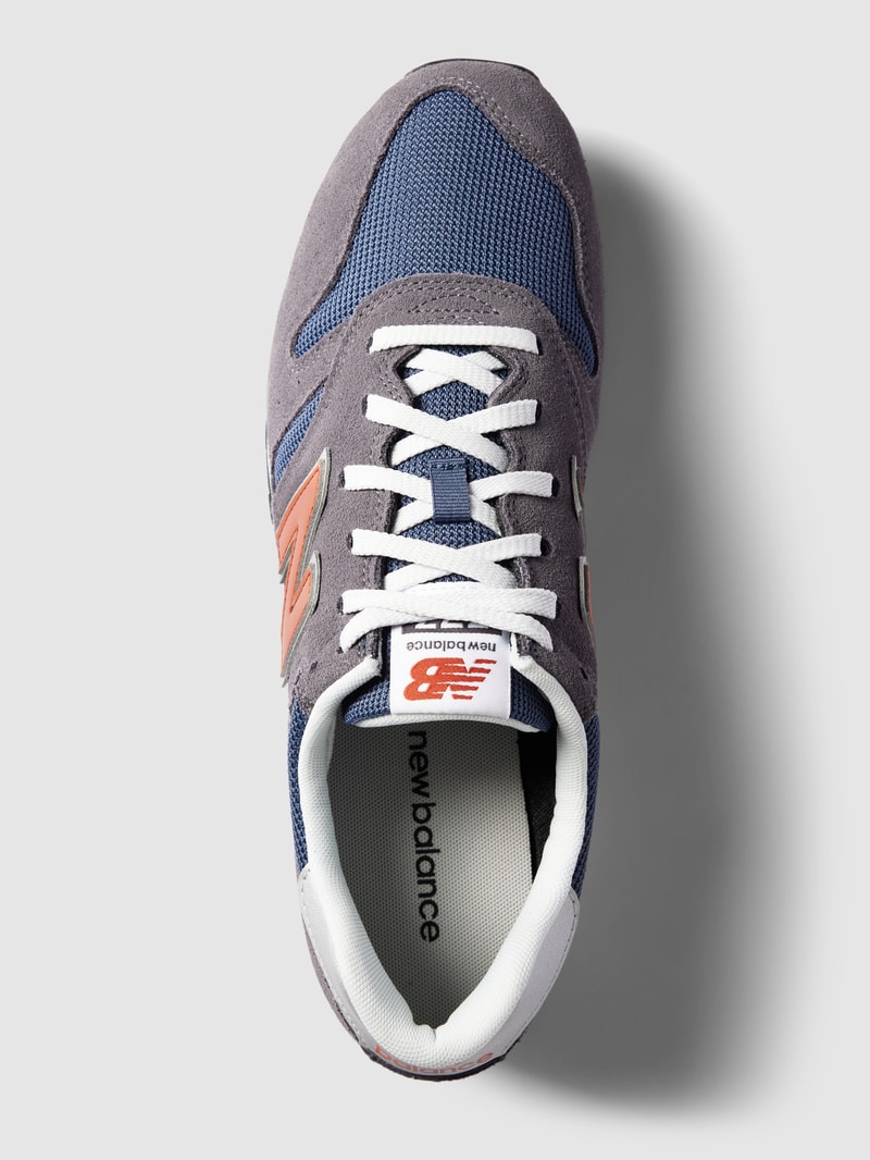 Sneaker aus Leder-Mix in purple