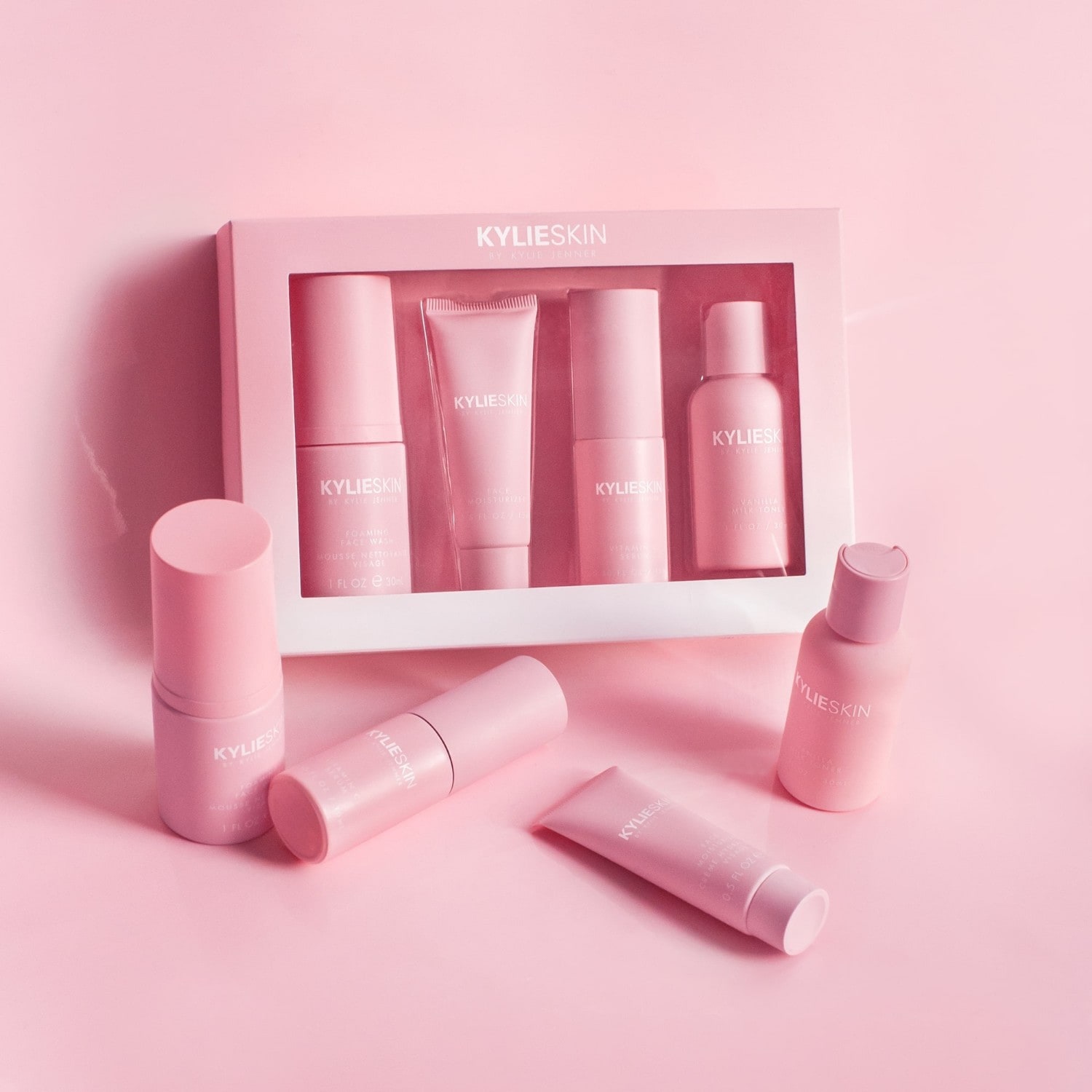 Kit di scoperta KYLIE COSMETICS con 4 prodotti essenziali per il viso