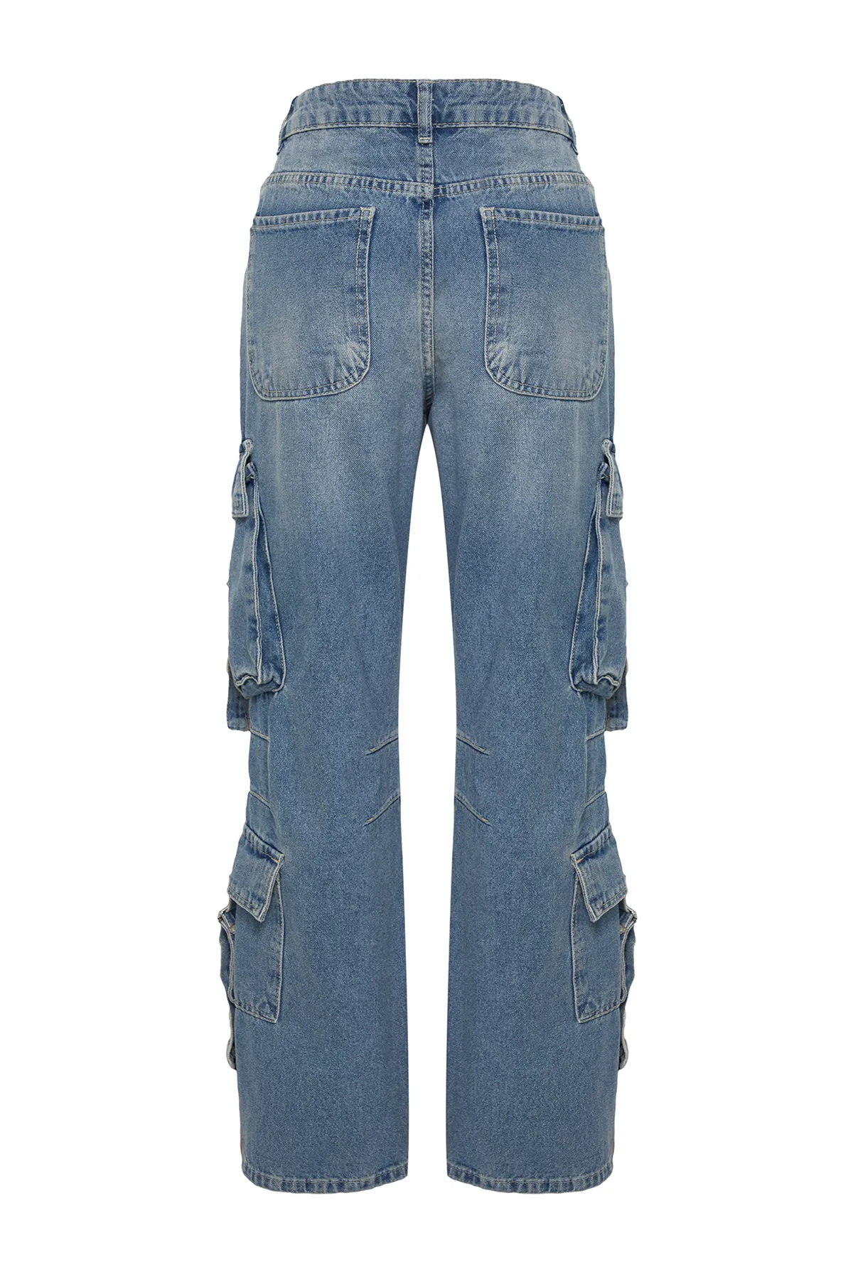 Trendyol Collection  Blaue Skater-Jeans mit Cargotasche und hoher Taille TWOSS24JE00170