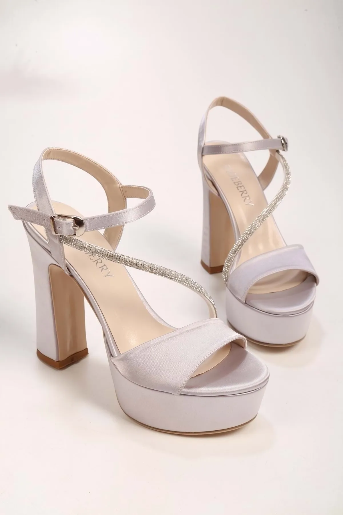 Shoeberry  Damen-Schuhe mit Plateausohle „Flora“ in Silber aus Satin und Stein