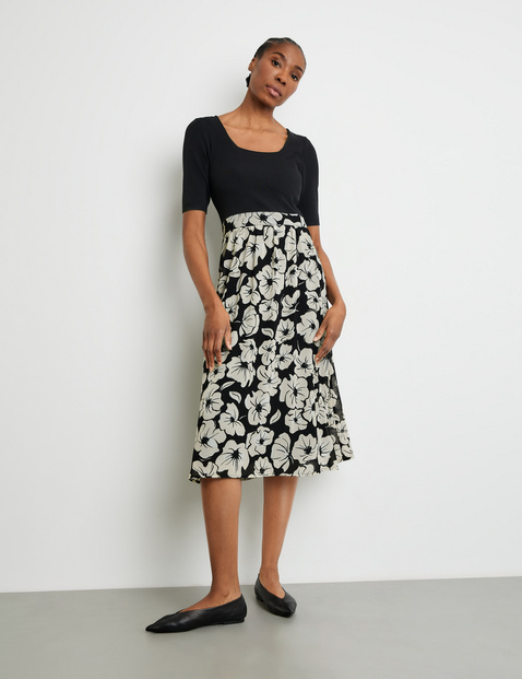 Kleid mit geblümtem Rockteil