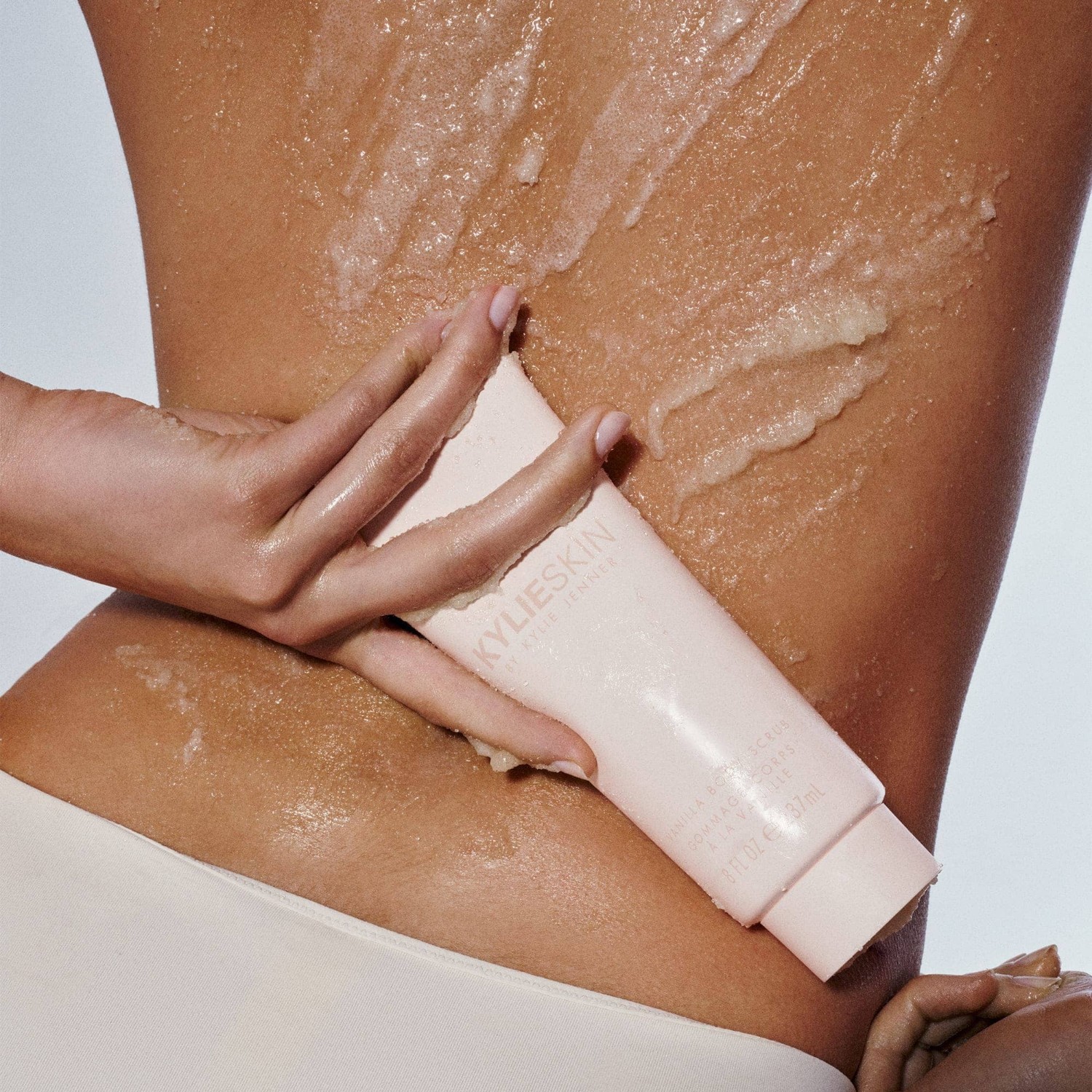 KYLIE SKIN vanilės kūno šveitiklis