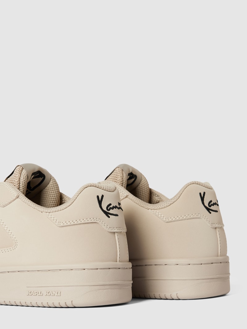 Sneaker mit Label-Stitching in beige