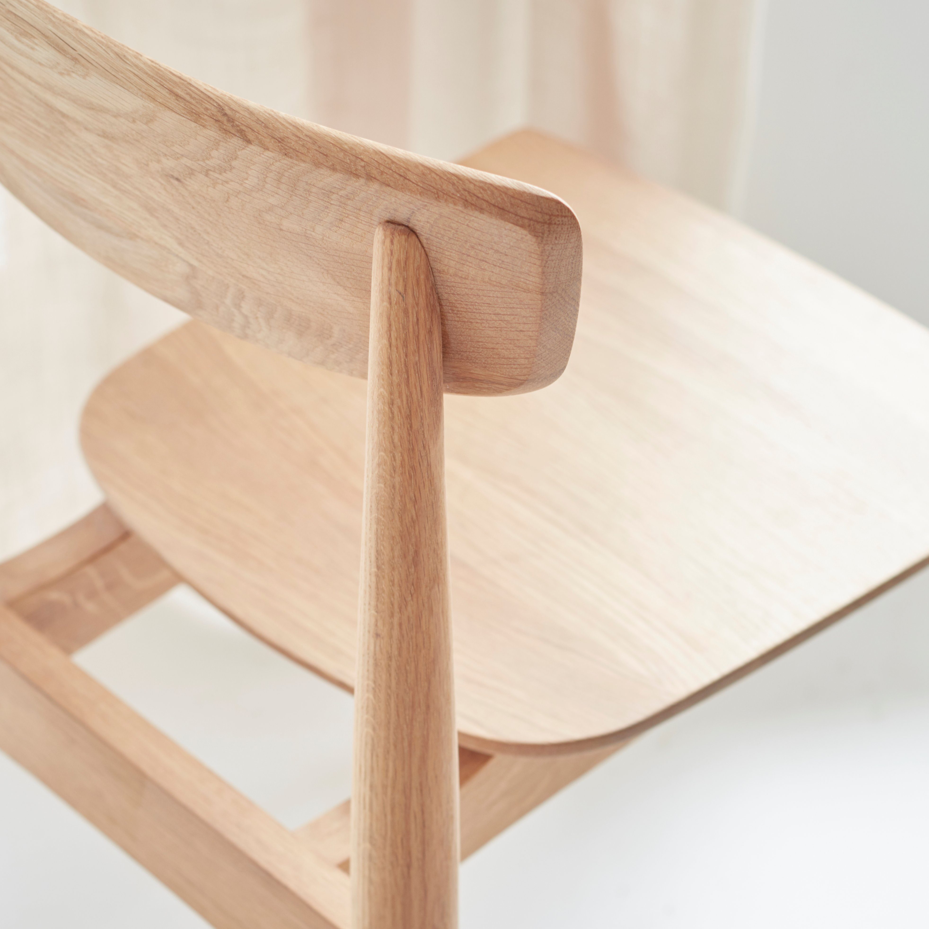 OTTO products 4-Fußstuhl Veikko (Set, 2 St), vegan, mit pflanzlichem Bio Öl behandelt, Massivholz Eiche, stapelbar