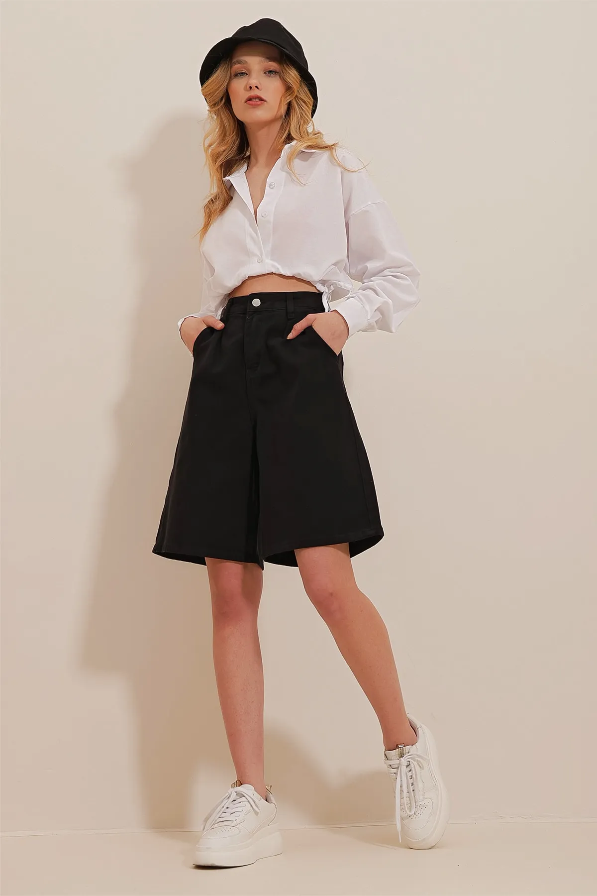 Trend Alaçatı Stili  Shorts - Schwarz - Hoher Bund